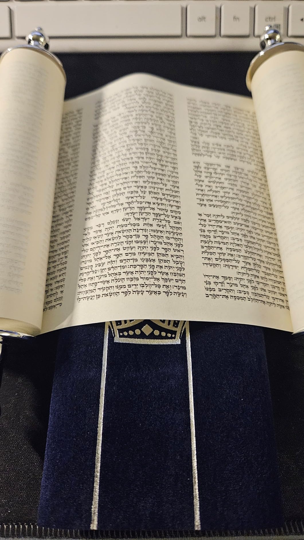 Zion Judaica Complete Small Sefer Torah Scroll 8