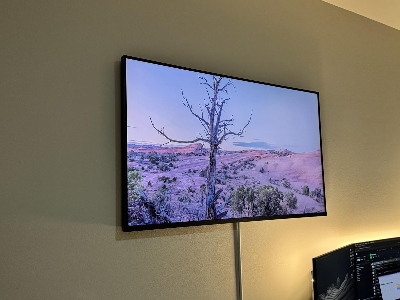 Roku Smart TV - 55-Inch Pro Series 4K QLED RokuTV with Backlit Roku Voice Remote Pro, Dolby Vision IQ, 120Hz Refresh Rate - Live Local News, Sports, Gaming customer photo 1