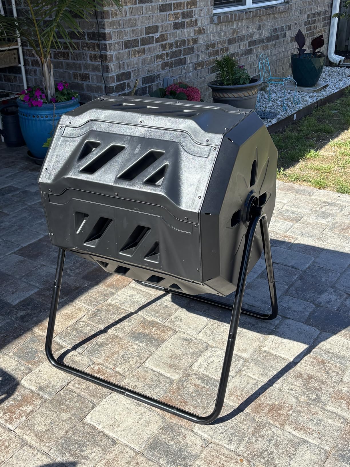 East Oak Dual Chamber Outdoor Compost Tumbler, 2 x 18.5 Gallon Compost Bin, Rotating Composter with Aeration and Locking System for Garden, Kitchen, Yard customer photo 1