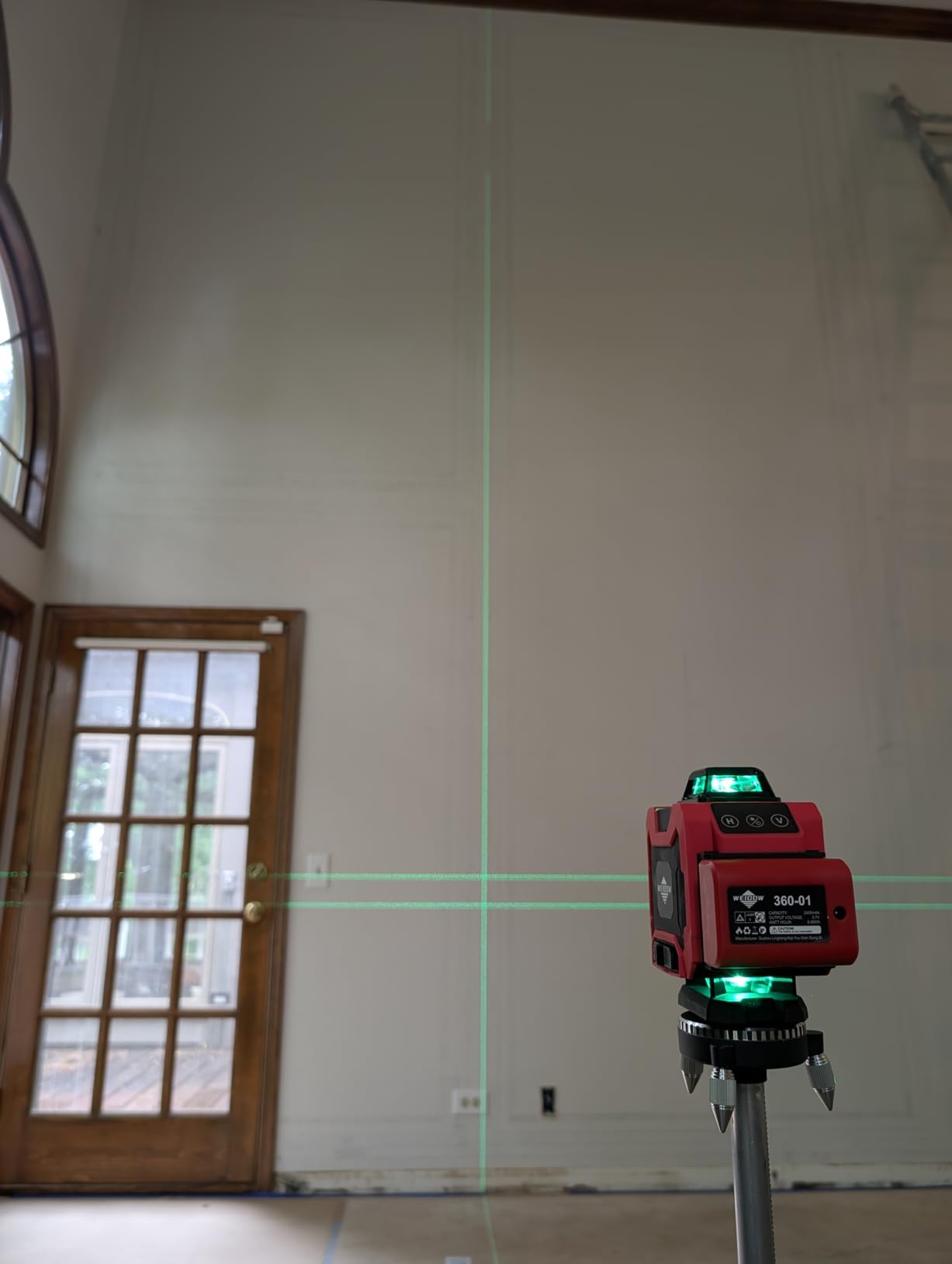 WEIDDW Laser Level with Tripod, Self Leveling Laser Level 4x360 Degree, Green Line Laser 4D Laser Leveler Tool with 2Pcs Lithium Batteries for Picture Hanging, Tile, Home Renovation (SizeX) customer photo 2