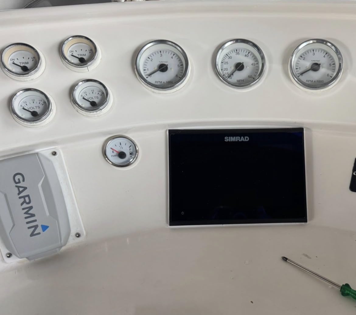 Simrad GO Chartplotter and Fish Finder, with Transducer and Radar Options, Preloaded C-MAP Discover Chart Card customer photo 2