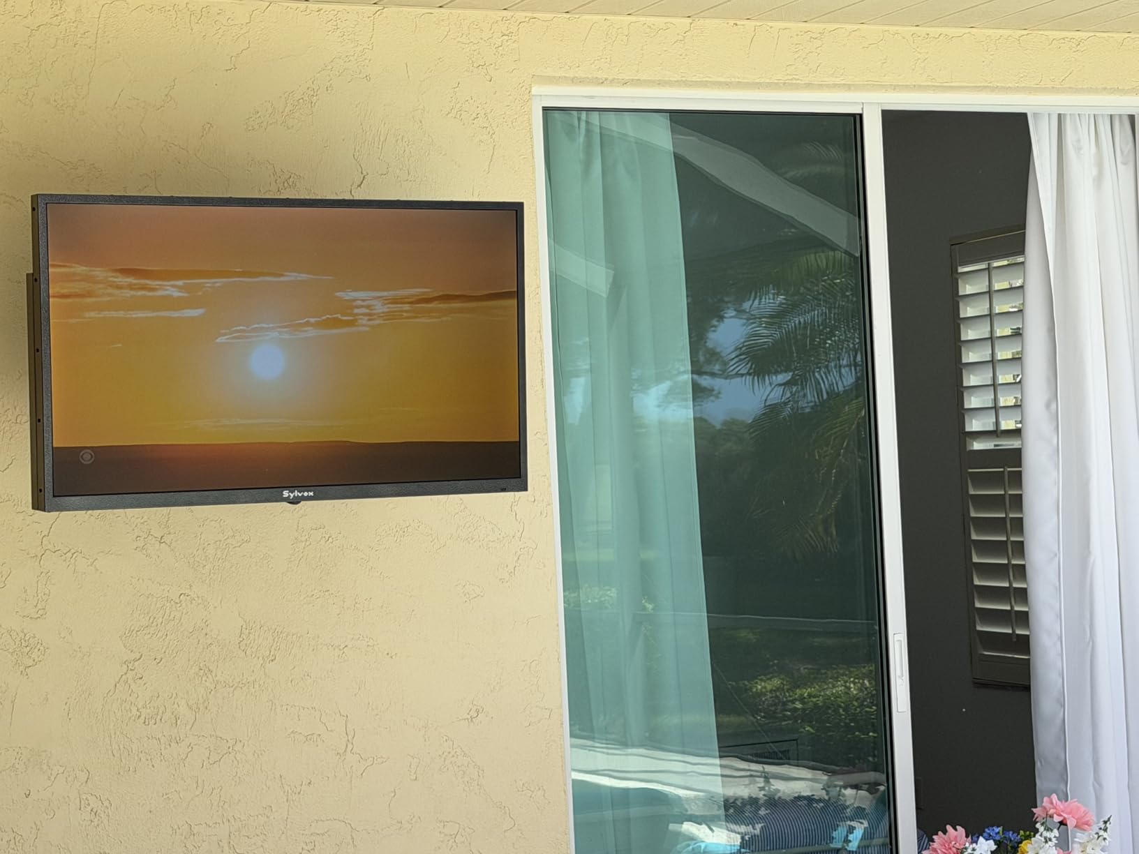 SYLVOX Outdoor TV, 55 inch Smart TV Waterproof Outdoor TVs, 4K Weatherproof Television for Outside, Support Google Assistant, Chromecast, 1000 nit Brightness Partial Sun (Deck Pro 3.0) customer photo 2