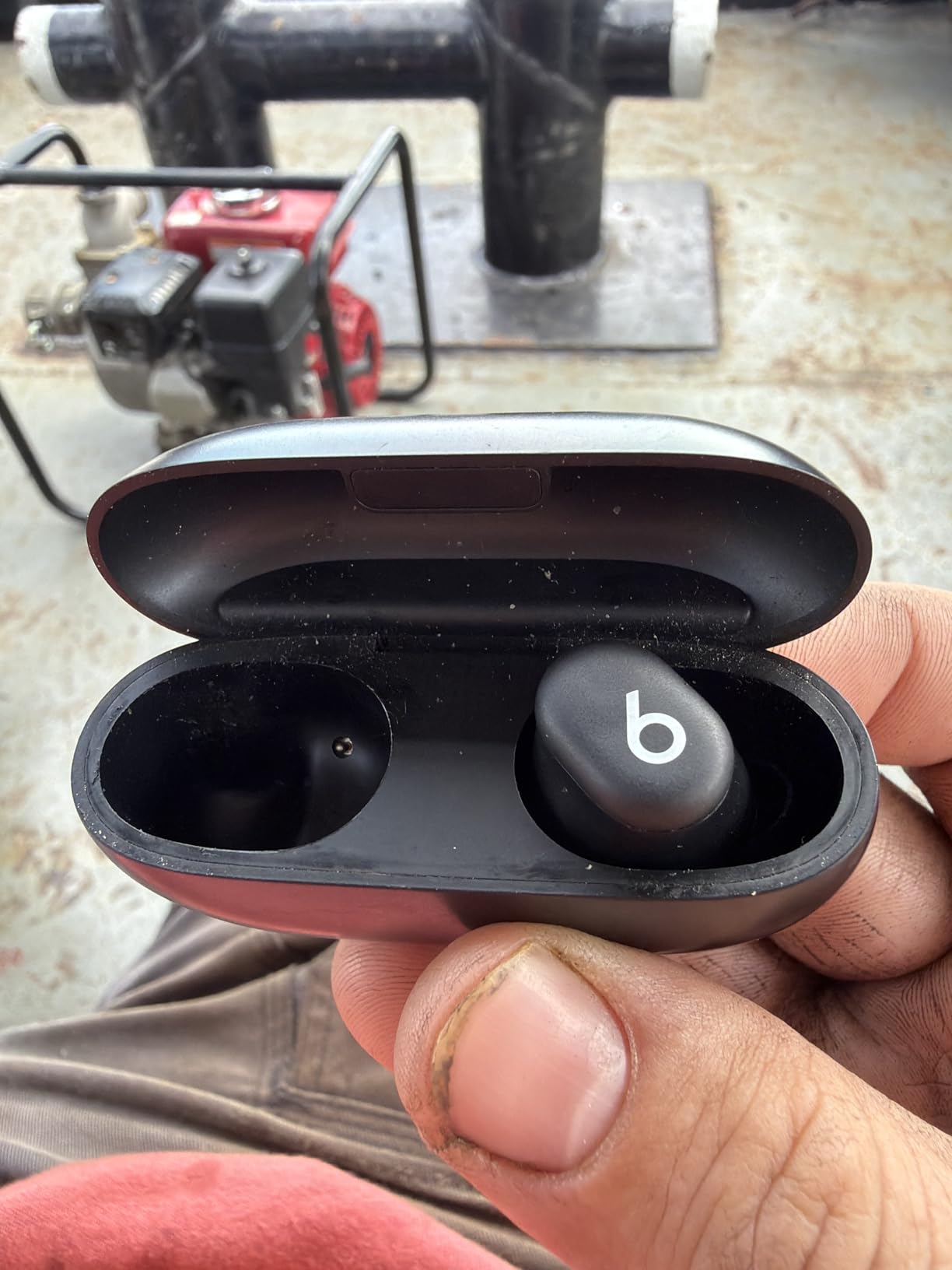 Beats Solo Buds - Wireless Bluetooth Earbuds | 18 Hours of Battery Life | Apple & Android Compatibility | Built-in Microphone - Matte Black customer photo 1