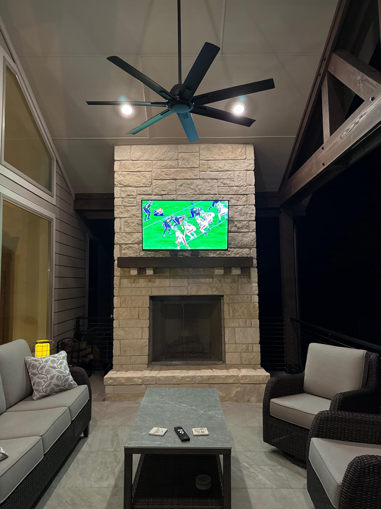 SYLVOX Outdoor TV, 43 inch Smart QLED TV, Full Sun 2000 Nit Sunlight Readable Display, Weatherproof, 4K UHD, IP56 Waterproof, Built-in Speakers, Commercial Grade Smart TVs (2026 Model) customer photo 1