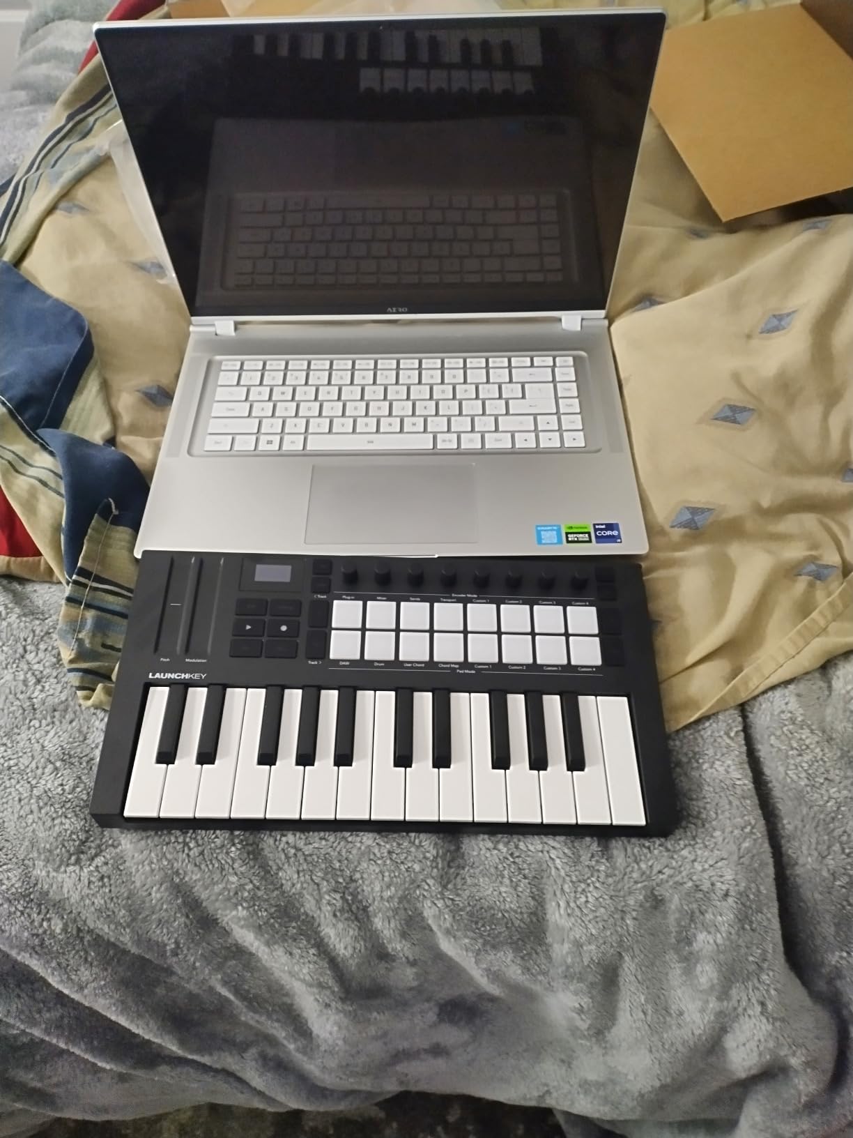 Novation Launchkey 61 MK4 - 61 Key Semi-Weighted USB MIDI Keyboard Controller with DAW Integration, Chord & Scale Modes, Drum Pads, and Arpeggiator customer photo 1