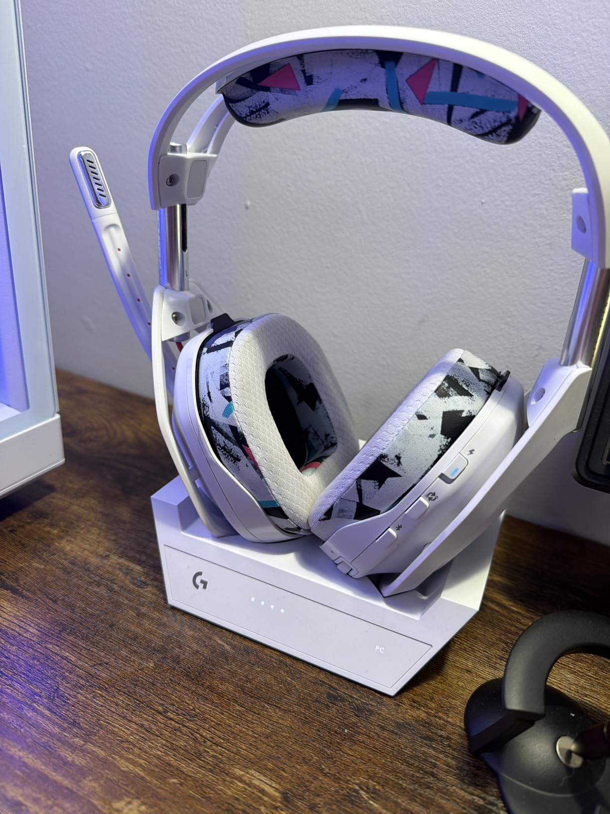 Logitech G Astro A50 Multi-Platform Wireless Gaming Headset + Base Station for PS5/Xbox/PC: PLAYSYNC Audio Switcher, 24hr Battery customer photo 2
