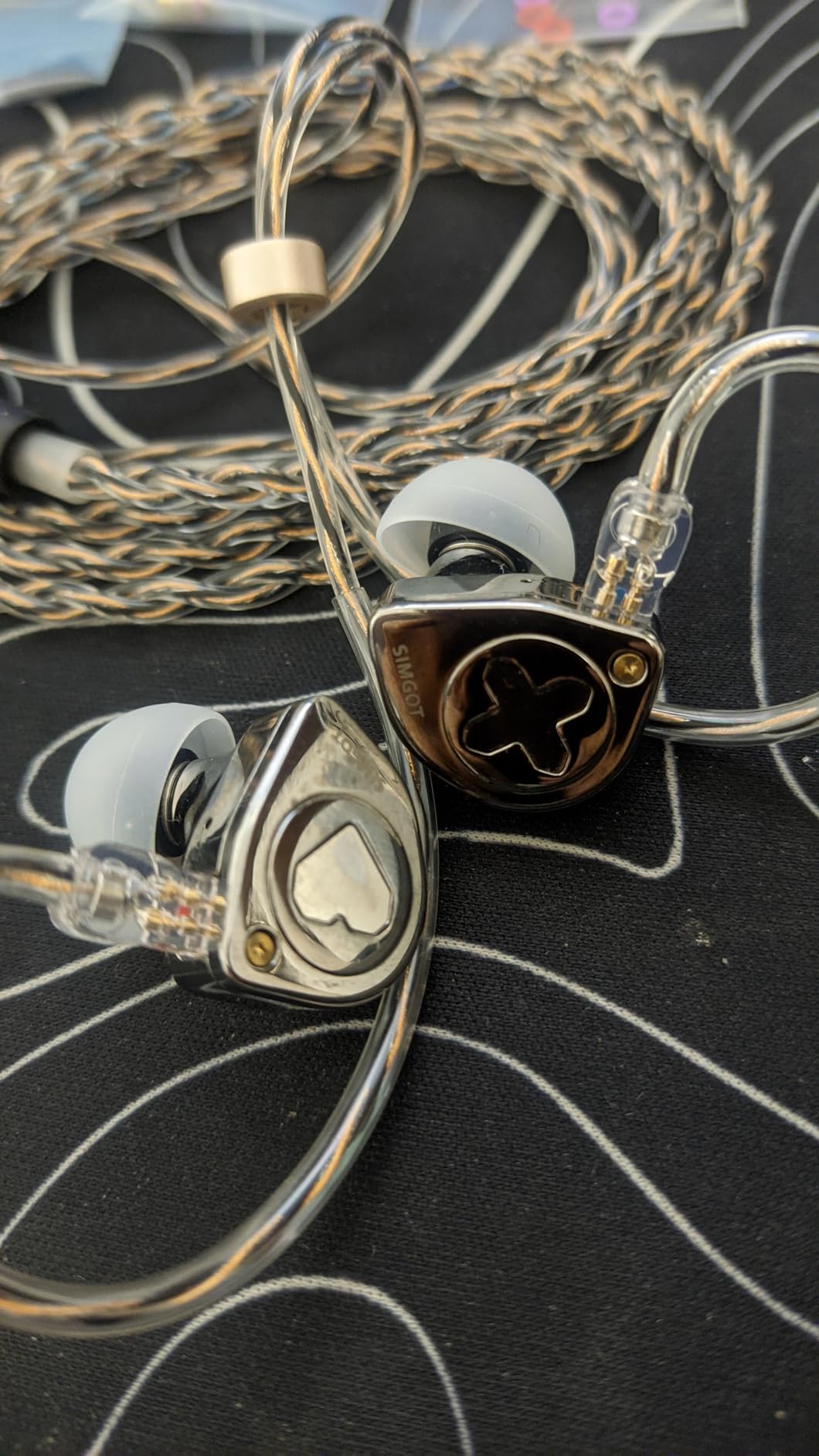 Linsoul SIMGOT EW300 1DD+1Planar+1PZT Hybrid Driver in Ear Monitor, Wired Earbuds IEM, Gaming Earbuds with Detachable Nozzles, Silver-Plated OFC IEM Cable for Audiophile Musician (Standard Edition) customer photo 1