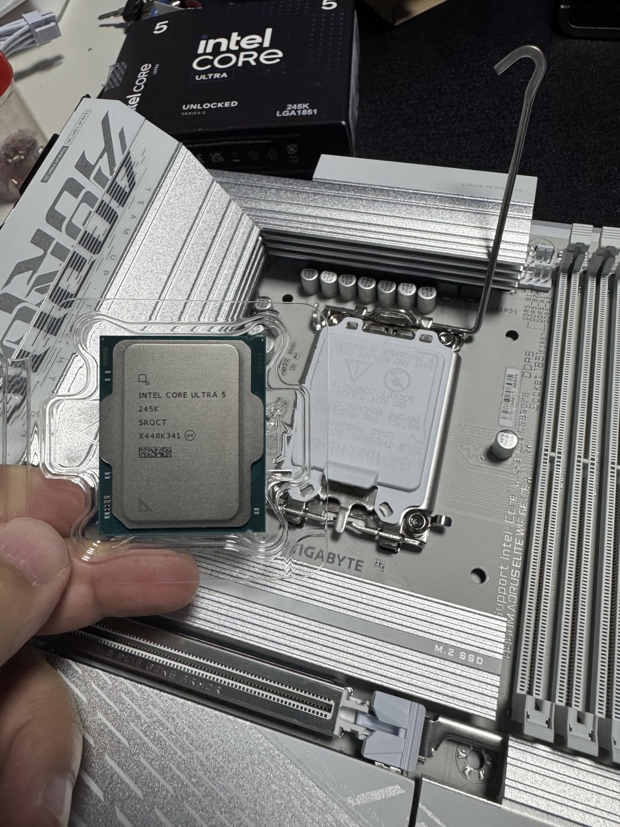 Intel Core Ultra 5 Desktop Processor 245K - 14 cores (6 P-cores + 8 E-cores) up to 5.2 GHz customer photo 2