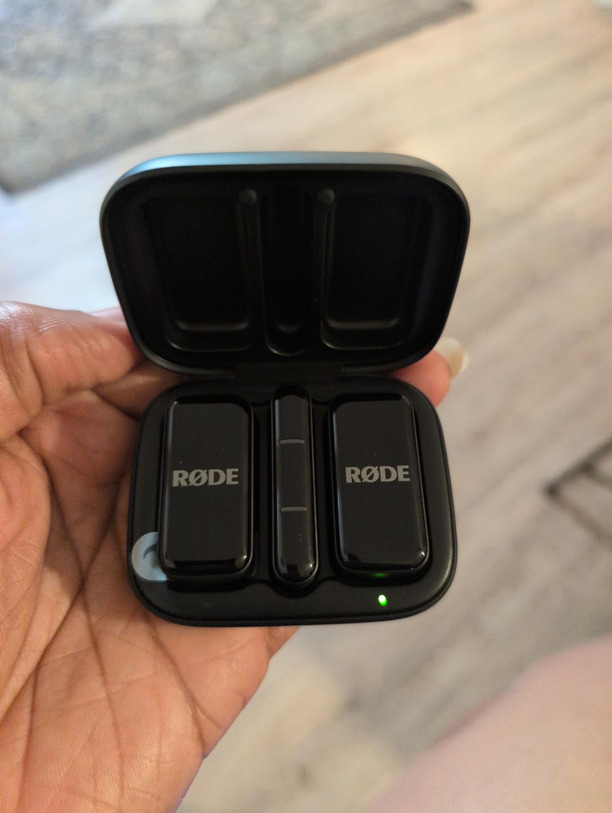 RØDE Wireless Micro - Compact Wireless Microphone, Two Mics with Charge Case for Smartphone Content Creation - USB-C, Black customer photo 1