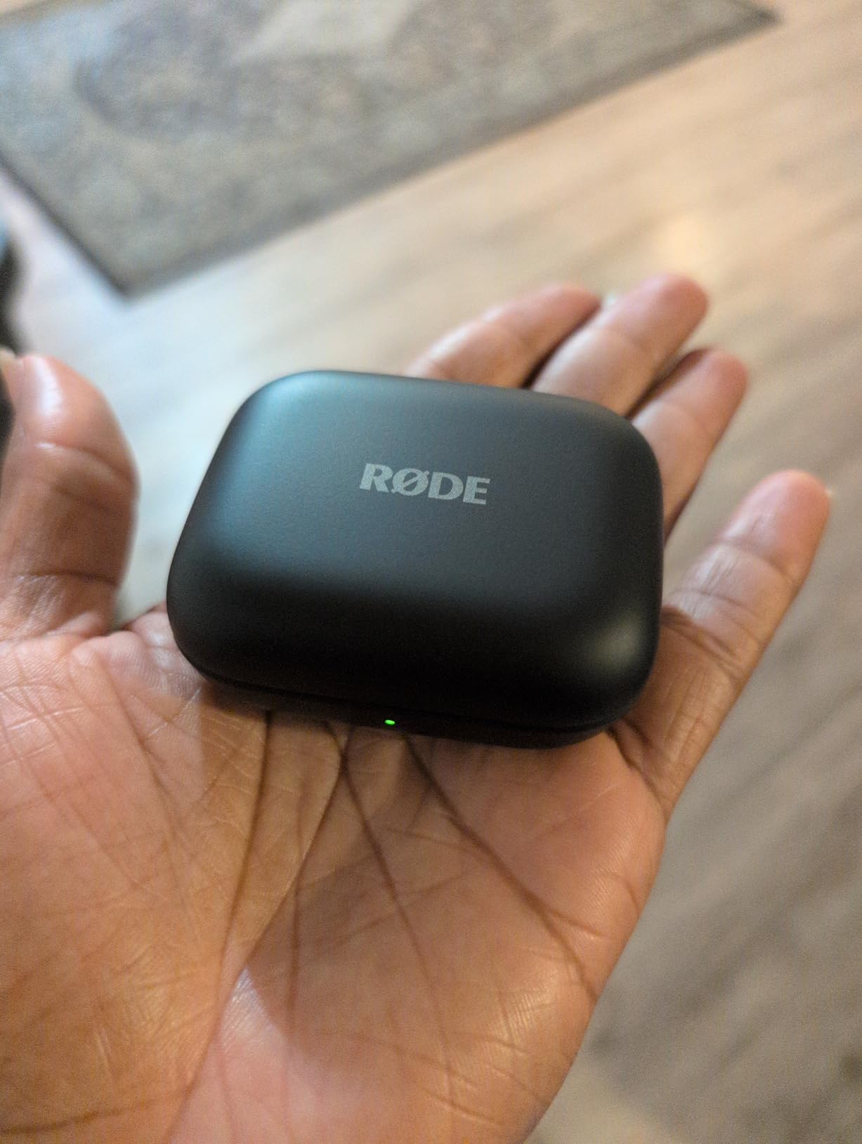 RØDE Wireless Micro - Compact Wireless Microphone, Two Mics with Charge Case for Smartphone Content Creation - USB-C, Black customer photo 2