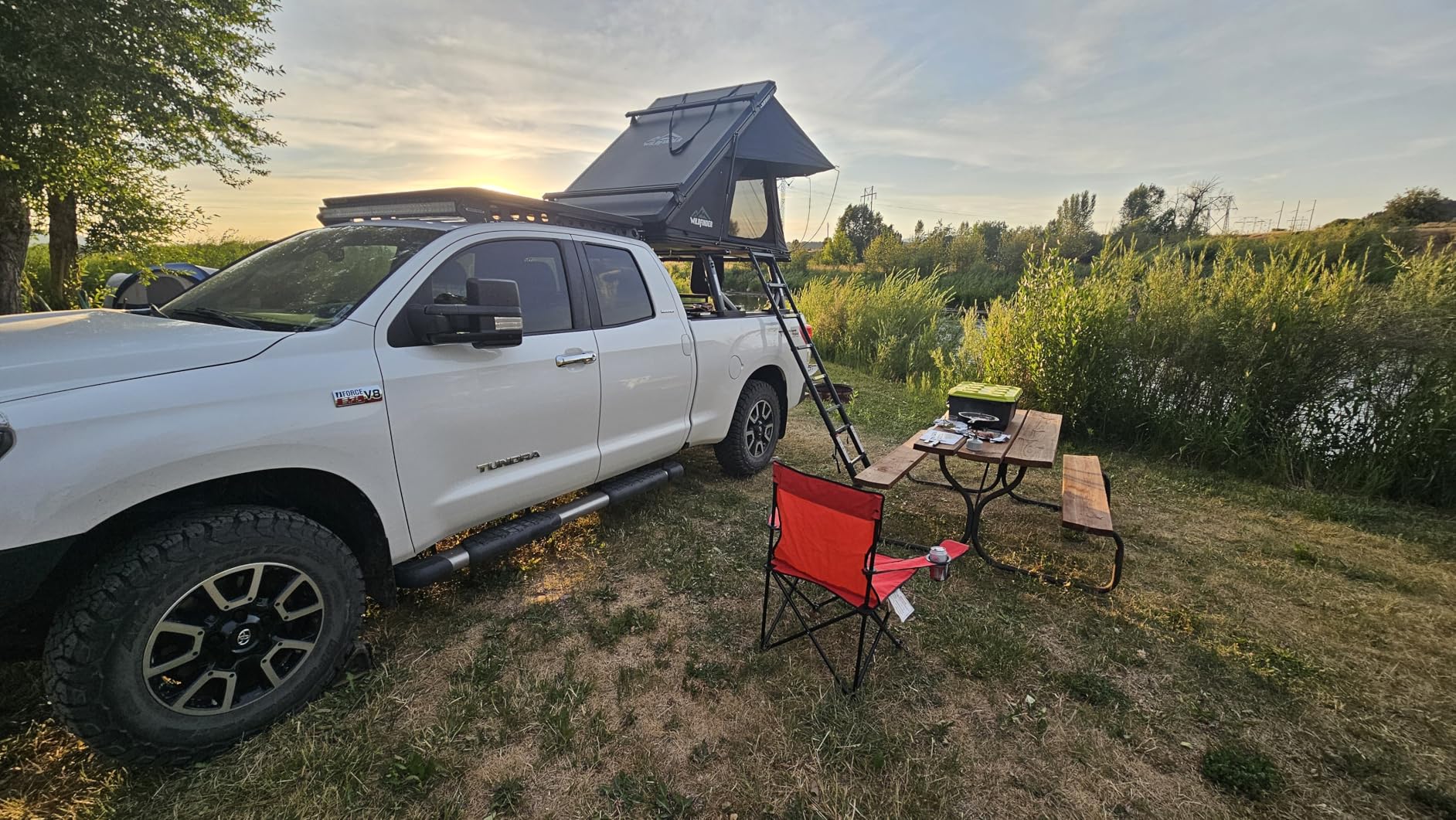 WildFinder Rooftop Tent Hard Shell Roof Top Tent Hardshell Suitable for Jeep SUV Truck Van, Camping Car Roof for 2-3 Person customer photo 1