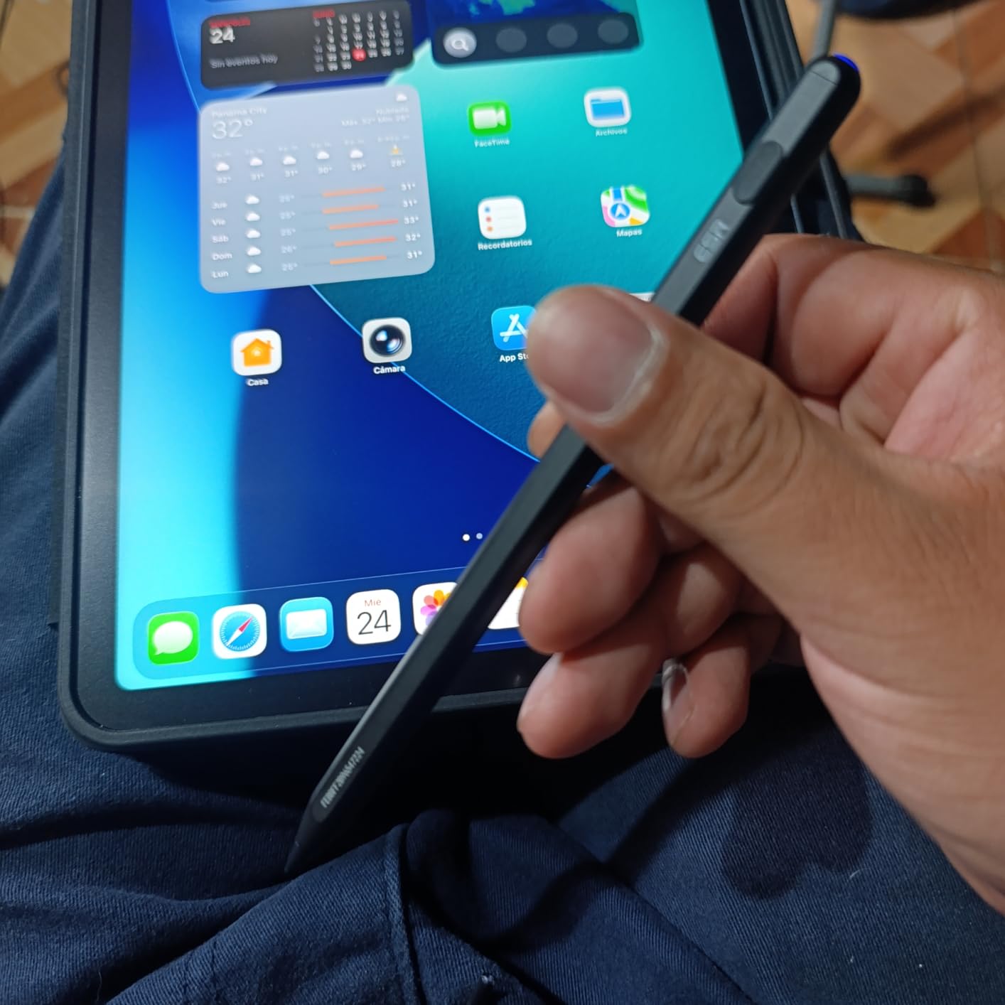 ESR Geo Digital iPad Pencil Findmy Compatible with Apple iPad 2018-2026,with Easy Shortcuts for Apple iPad A16/10/9/8 & Air 13/11 & Pro 12.9/13/11 & Mini 7/6/5,White(No Wireless Charging) customer photo 2