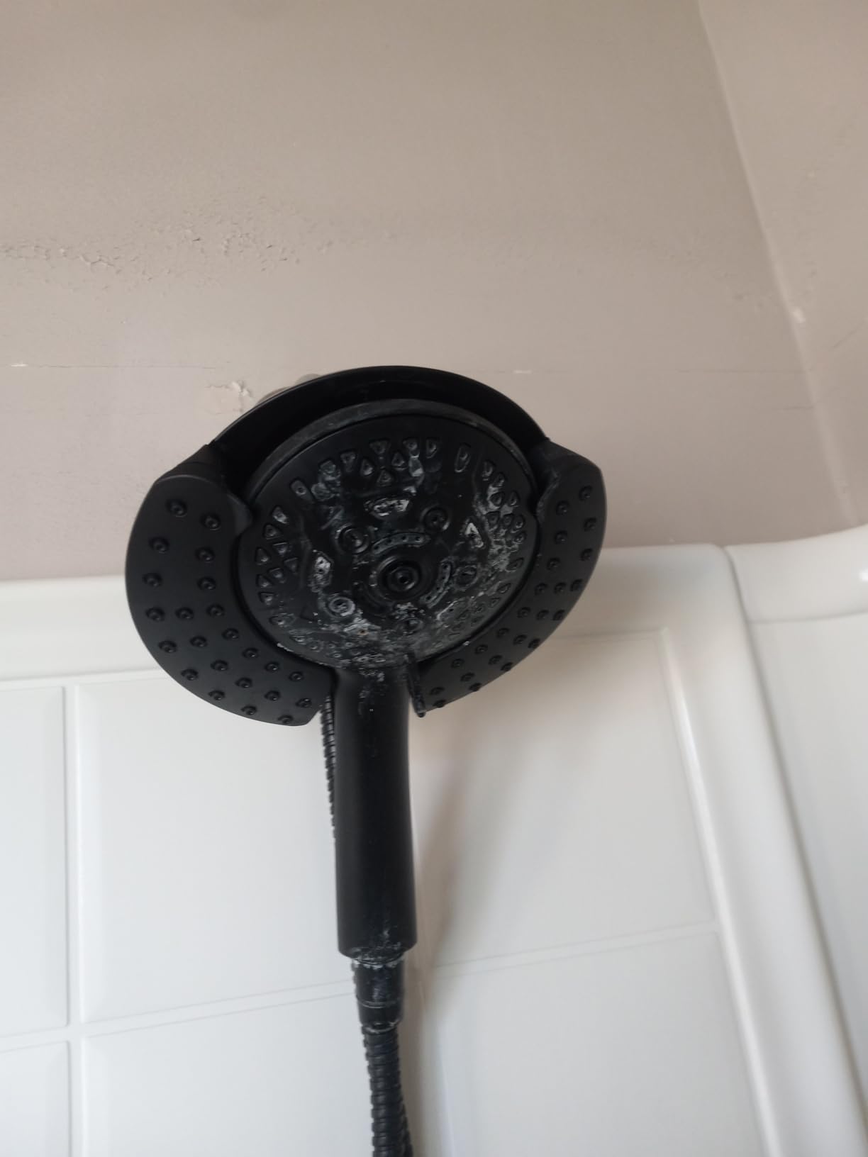 Whole House Electronic Water Descaler, Salt Free Hard Water Conditioner, Reduces Limescale and Rust Buildup, Easy Installation, Chemical Free Solution for Whole House customer photo 2