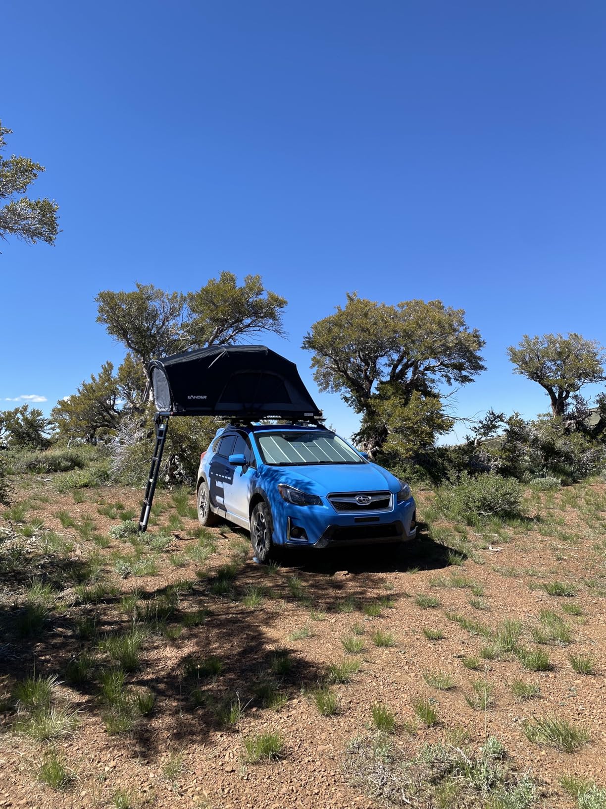ILANDER Rooftop Tent Hardshell for SUV Van Jeep Truck, Aluminum Alloy Car Rooftop Tent, Waterproof and UV-Resistant Overland Roof Tents Camping for 2-3 Person (1.4M) customer photo 2