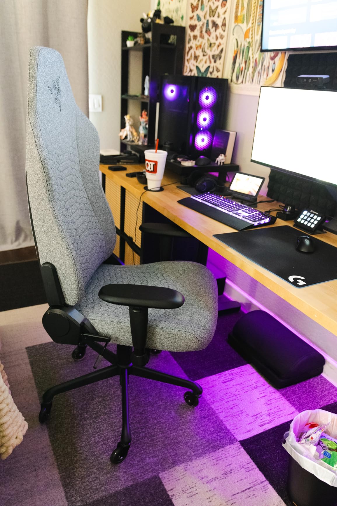 Razer Iskur V2 X Ergonomic Gaming Chair: Built-in Lumbar Support, Widened Seat Base, High Density Foam Cushions, Adjustable 152 Degree Recline, 2D Armrests, Plush Fabric Finish (Black) customer photo 2
