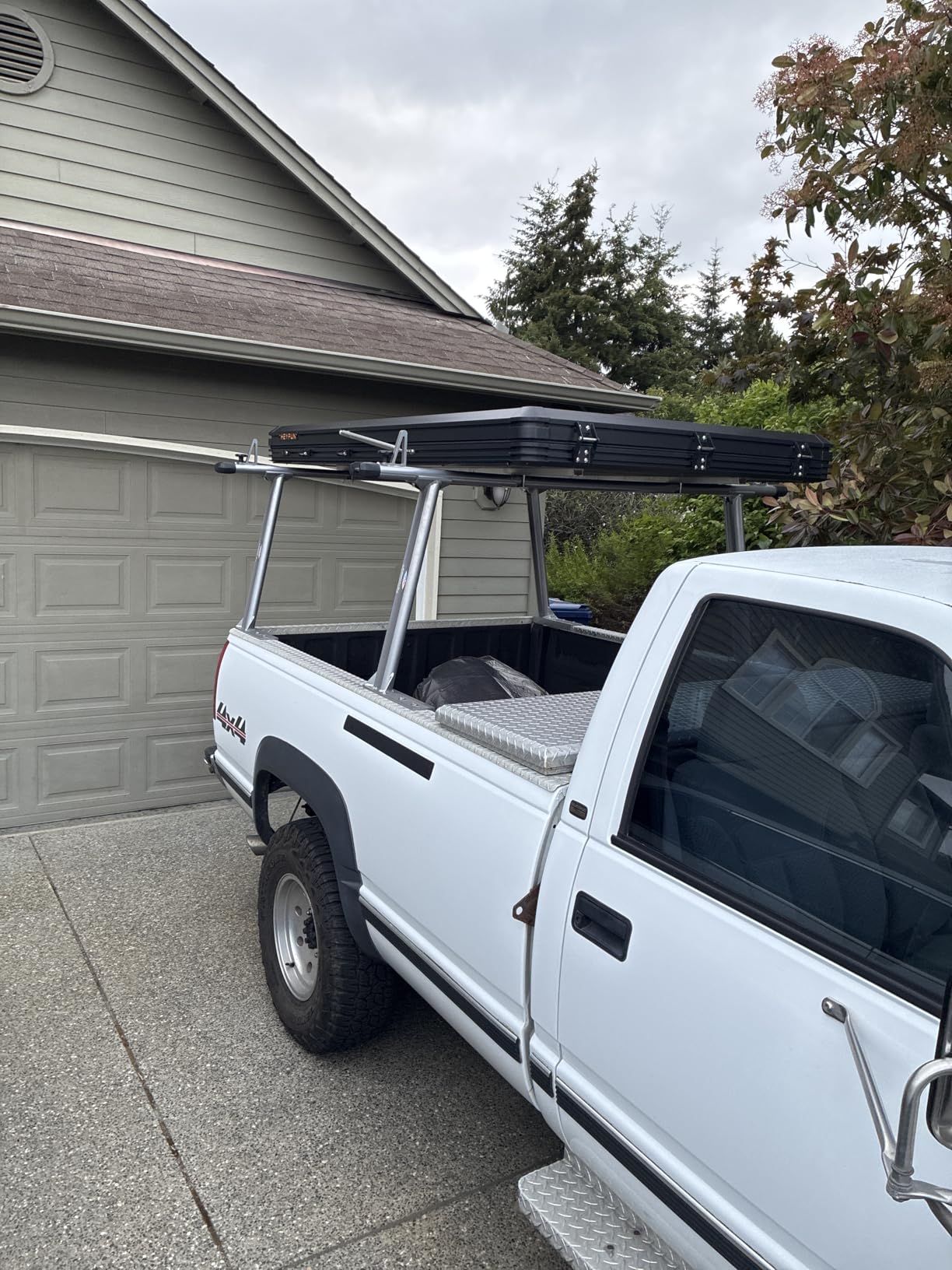 Adventurer Pro Rooftop Tent Hard Shell with Side Awning & LED Light Strip, 2-3 Person Roof Top Tent for 4 Season Camping, Aluminum Pop Up Roof Tent for Truck Jeep SUV Van Trailer customer photo 2
