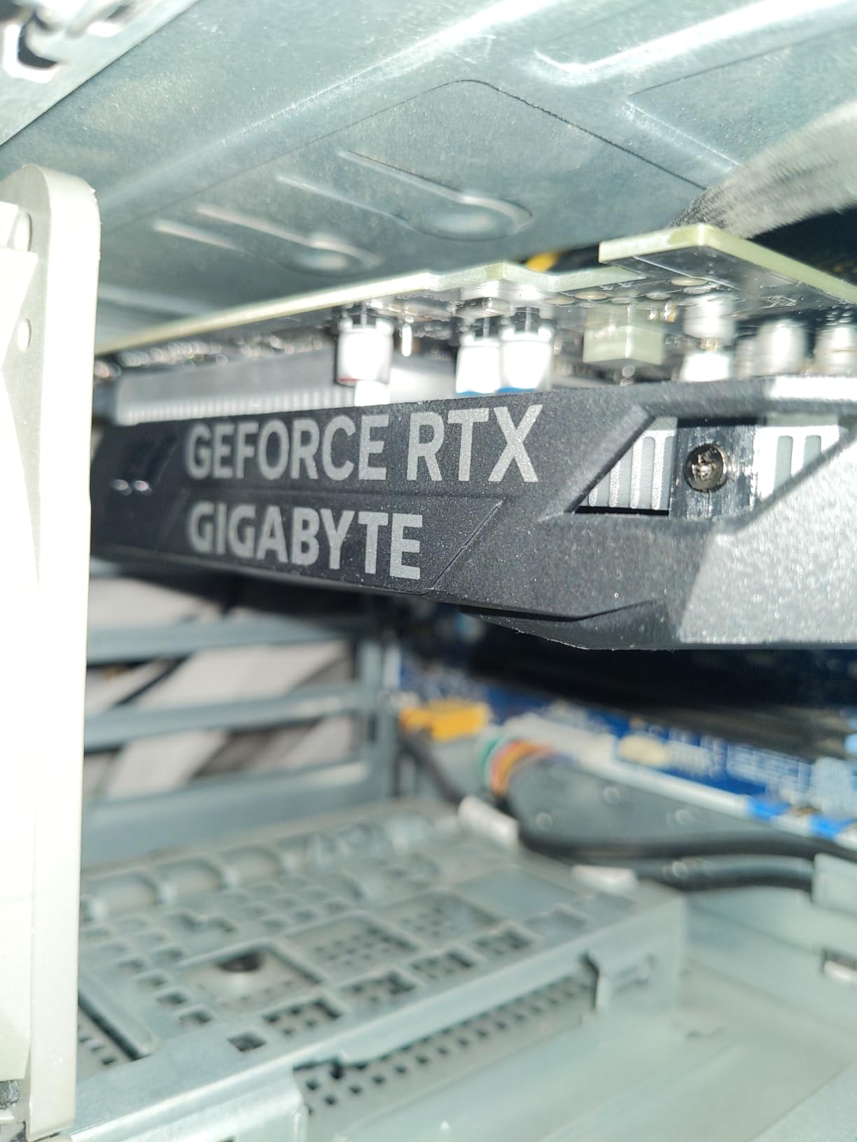 GIGABYTE GeForce RTX 3050 WINDFORCE OC V2 6G Graphics Card, 6GB GDDR6 customer photo 2