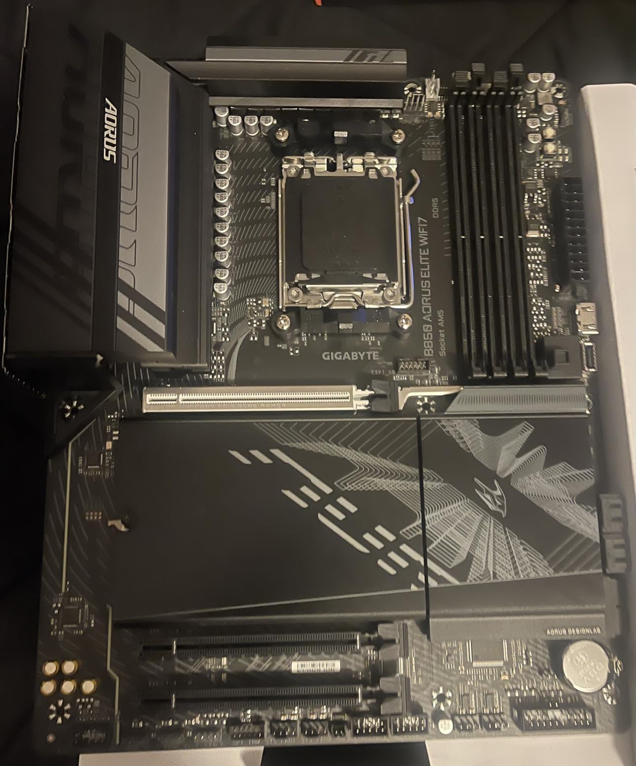 GIGABYTE B850 AORUS Elite WIFI7 AMD AM5 ATX Motherboard, Support AMD Ryzen 9000/8000/7000 Series, DDR5, 14+2+2 Power Phase, 3X M.2, PCIe 5.0, USB-C, WIFI7, 2.5GbE LAN, EZ-Latch, 5-Year Warranty customer photo 1