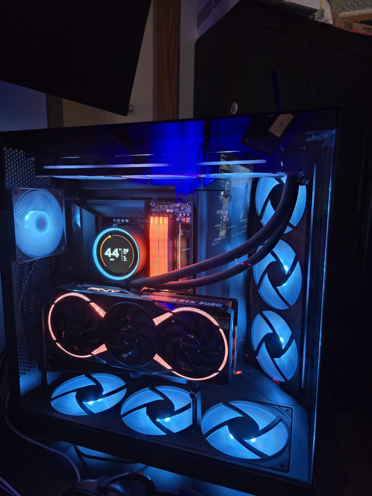 NVIDIA GeForce RTX 5080 Epic-X ARGB OC Triple Fan, Graphics Card (16GB GDDR7, 256-bit, Boost Speed: 2775 MHz, PCIe 5.0, HDMI/DP 2.1, 2.99-Slot, NVIDIA Blackwell Architecture, DLSS 4) customer photo 1