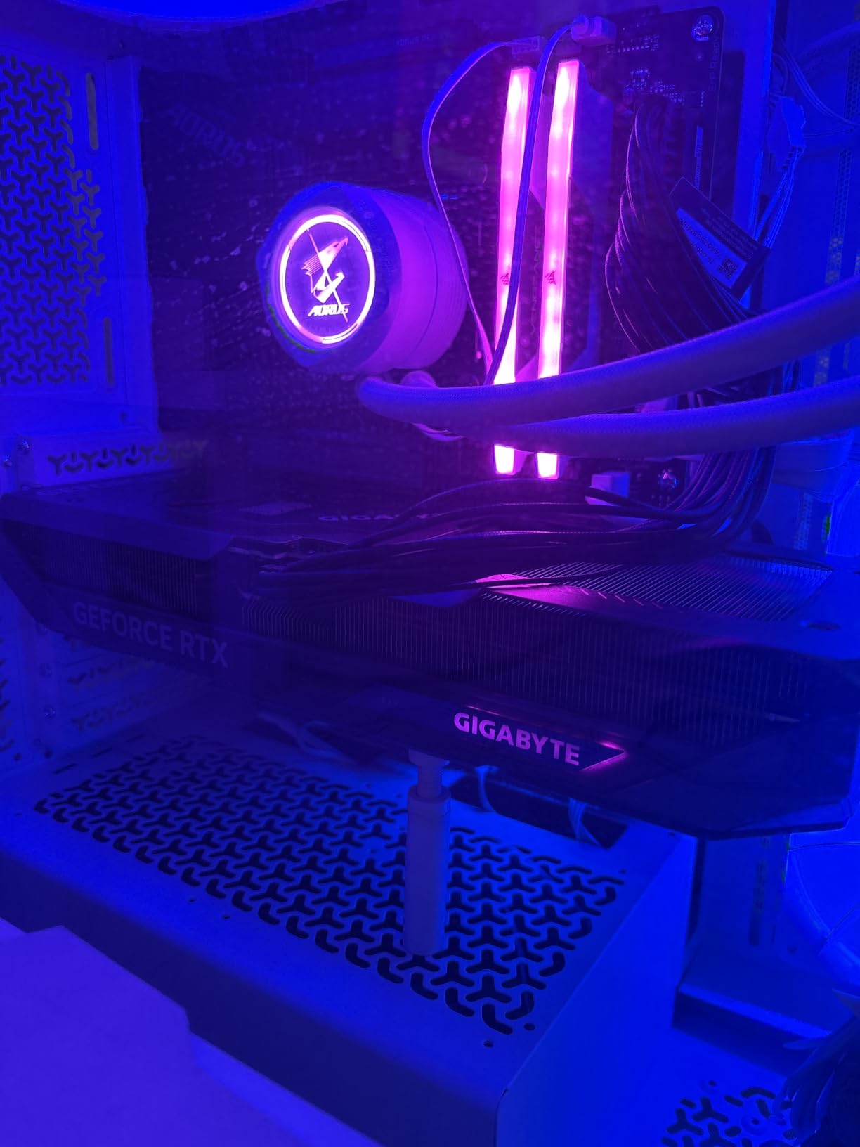 GIGABYTE GeForce RTX 5070 Gaming OC 12G Graphics Card, 12GB 192-bit GDDR7, PCIe 5.0, WINDFORCE Cooling System, GV-N5070GAMING OC-12GD Video Card customer photo 1