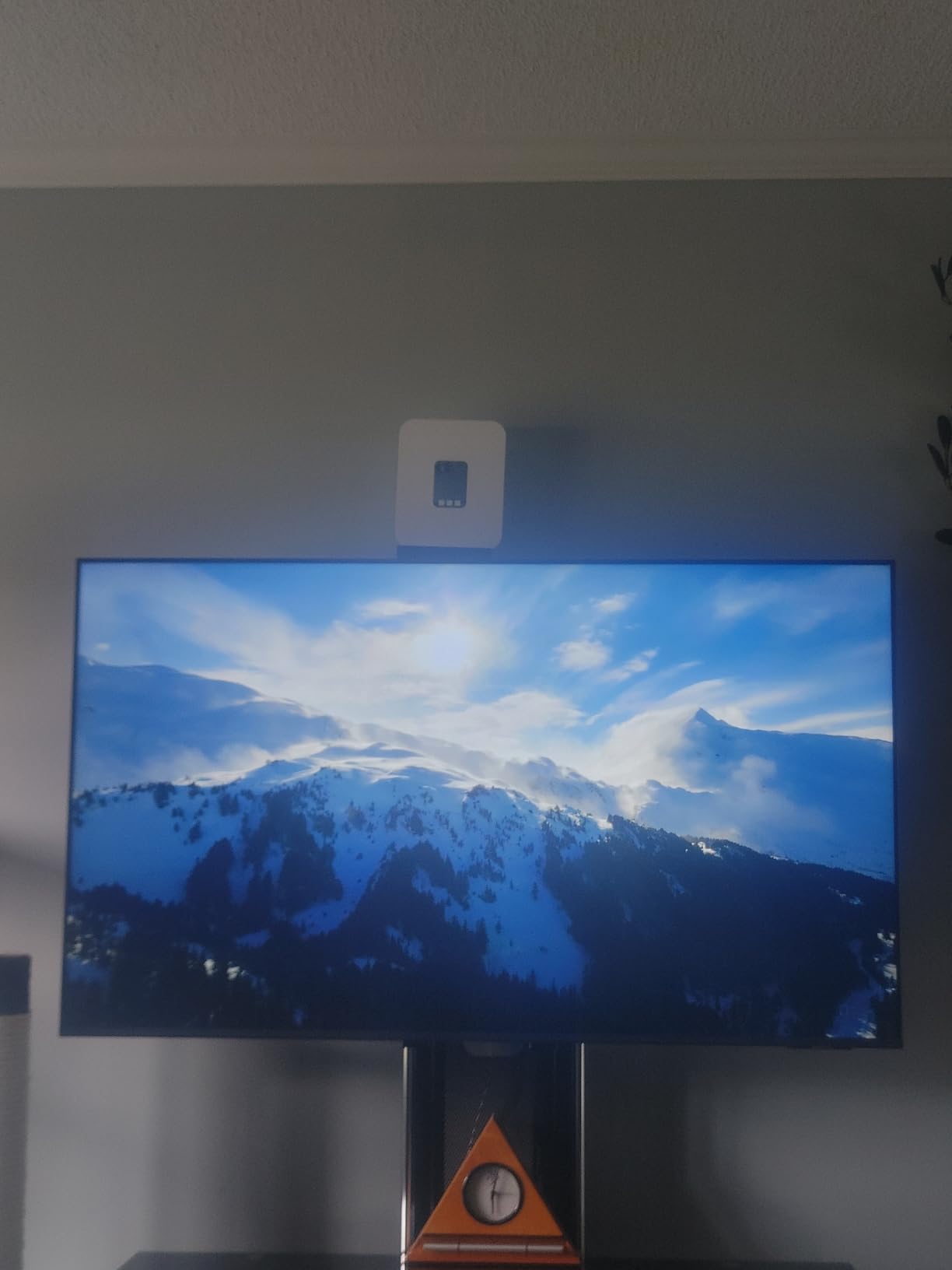 Samsung 43-Inch Class Crystal UHD U8000F 4K Smart TV (2025 Model) Endless Free Content, Processor, MetalStream Design, Knox Security, Alexa Built-in customer photo 2