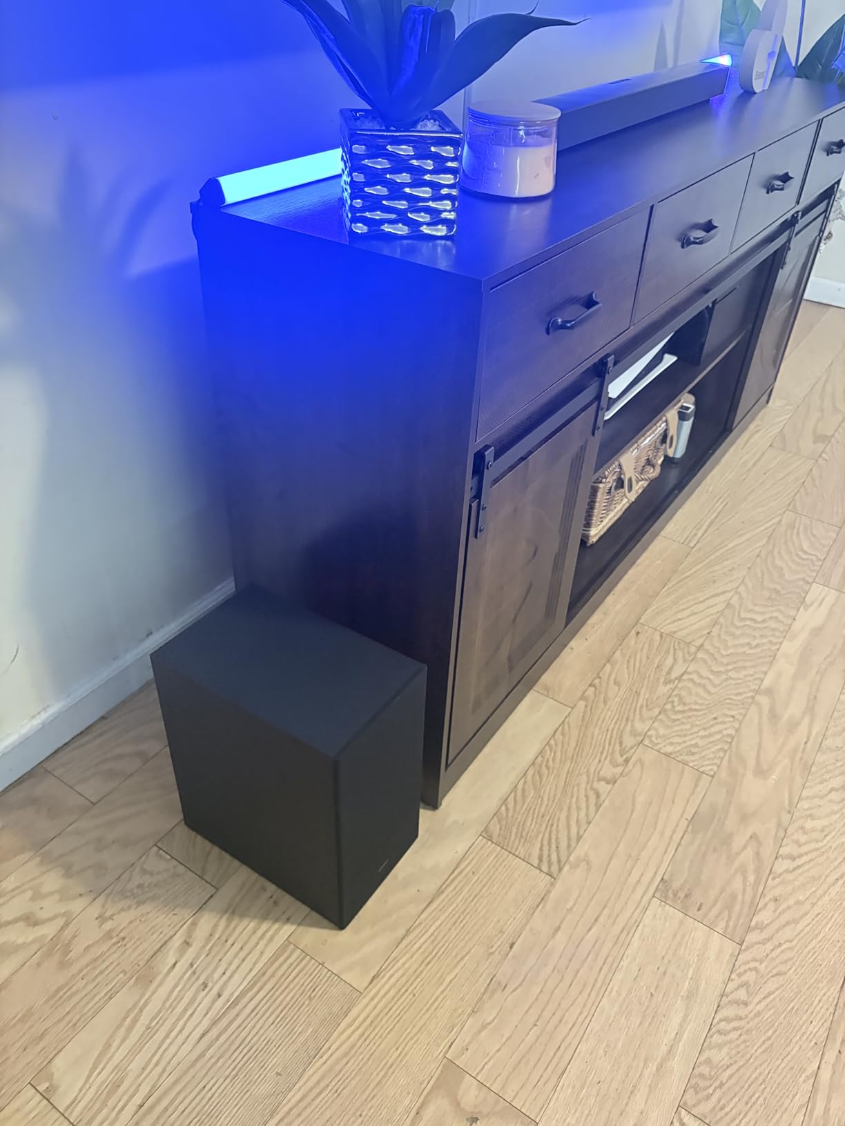 Samsung B-Series Soundbar HW-B550F 2.1 ch DTS Virtual:X Soundbar with Subwoofer (2025 Model) Voice Enhance Mode, Bass Boost, Adaptive Sound customer photo 1