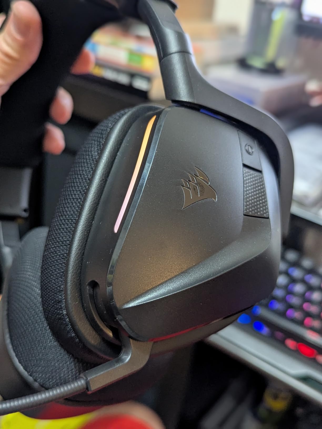 Corsair Void v2 Wireless Gaming Headset with Bluetooth for PC, PS5, PS4, Switch, Mobile - Dolby Atmos, 70 Hr Battery, Dual Wireless customer photo 1