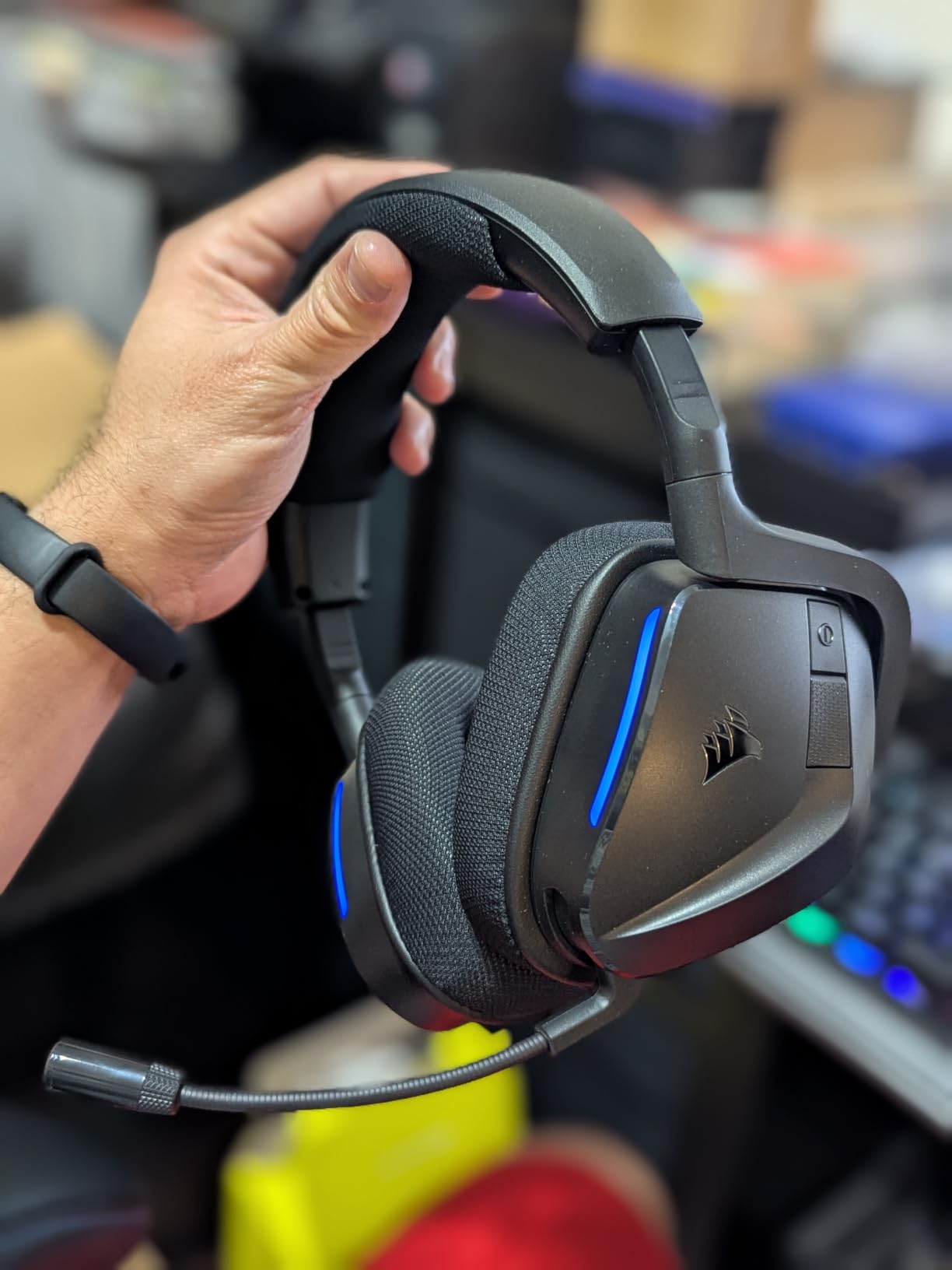 Corsair Void v2 Wireless Gaming Headset with Bluetooth for PC, PS5, PS4, Switch, Mobile - Dolby Atmos, 70 Hr Battery, Dual Wireless customer photo 2
