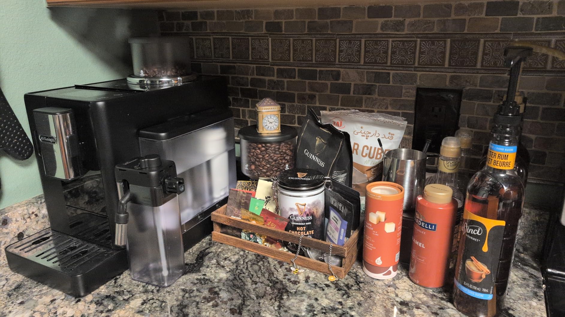 De'Longhi Rivelia Automatic Espresso Machine with Grinder & Milk Frother - All-in-One Coffee Maker, Hot & Iced Latte, Cappuccino, Bean Switch System, Burr Grinder, Compact Italian Design, Black customer photo 2