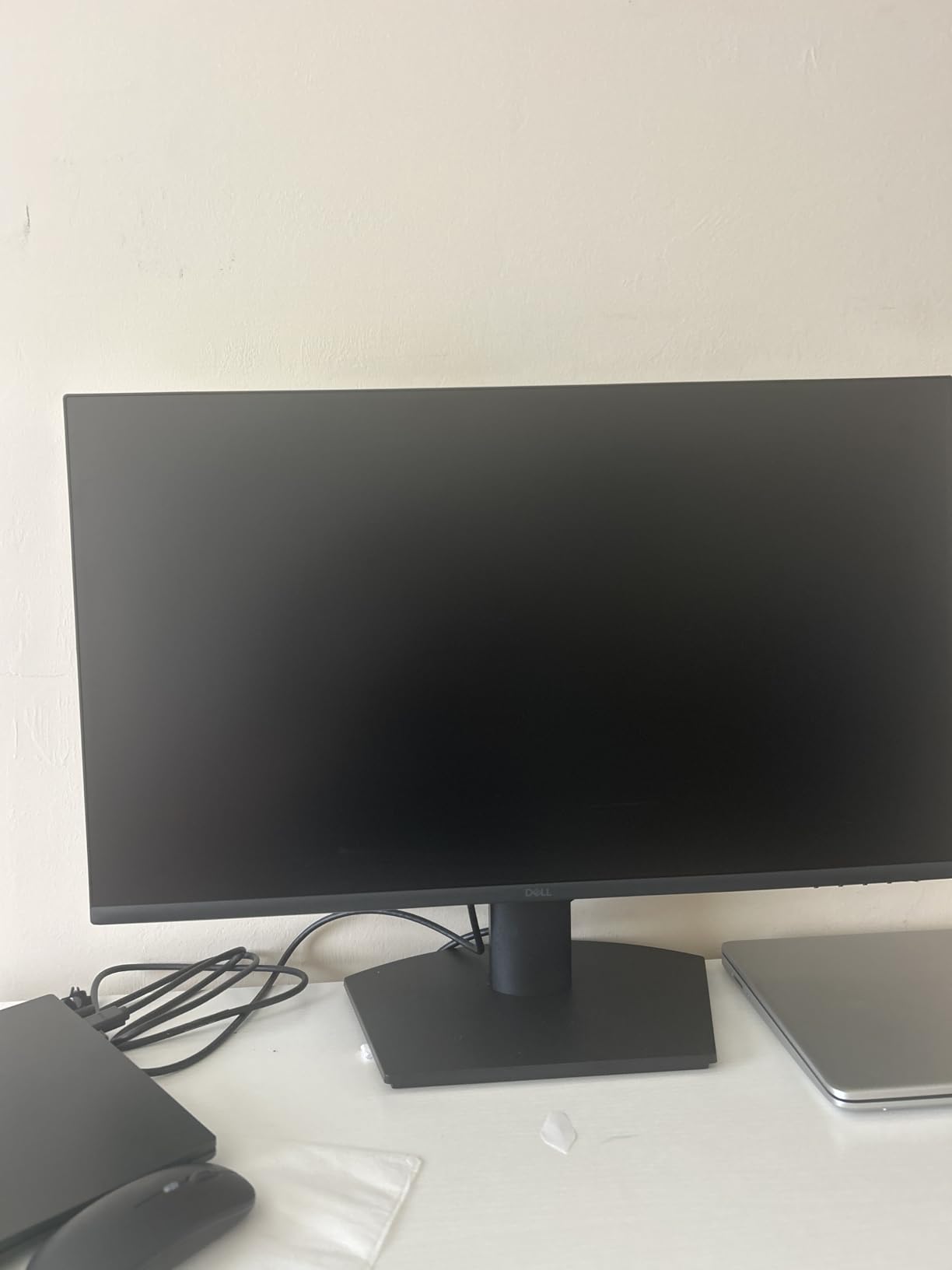 Dell 27 Monitor - SE2725HM - 27-inch Full HD (1920x1080) 16:9 100Hz Display, IPS Panel, 16.70 Million Colors, Anti-Glare, 1 HDMI / 1 VGA Port, TUV Rheinland 3-Star, Comfortview Plus - Black customer photo 1
