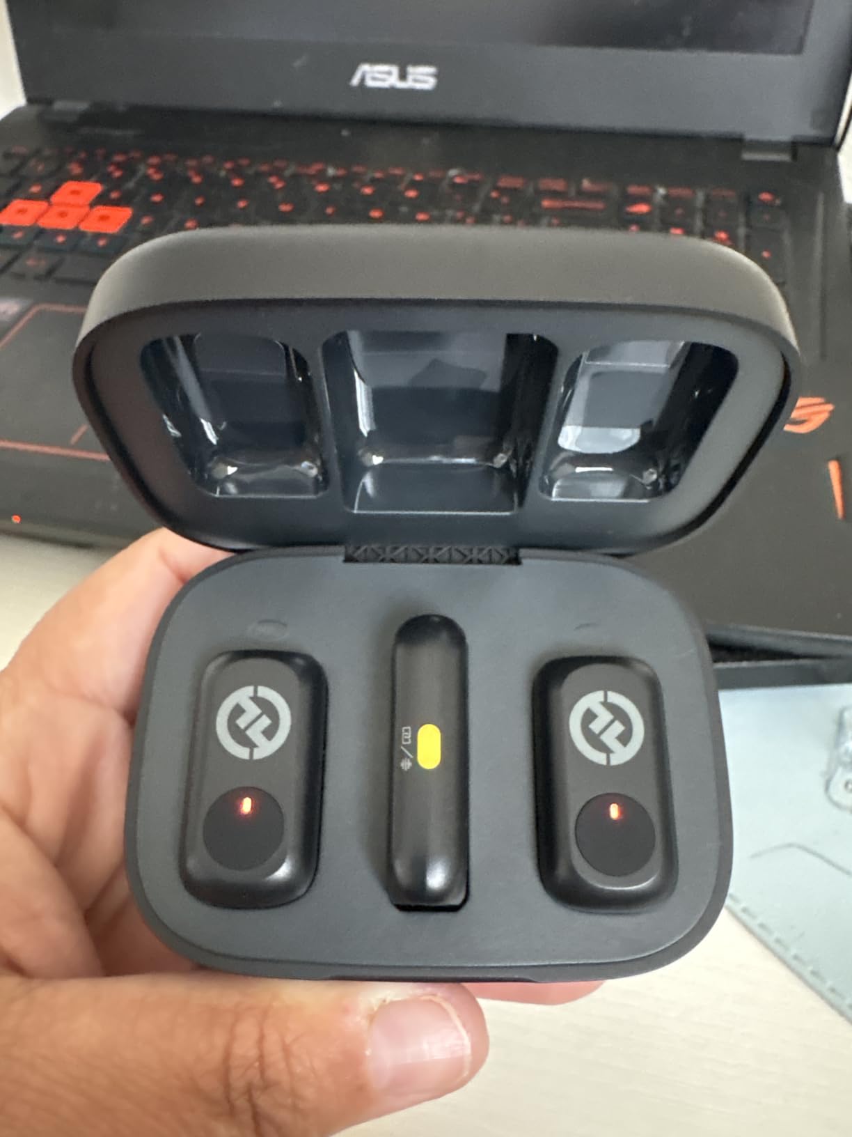 Hollyland Lark A1 Wireless Microphone for iPhone & Android, 48kHz/24-bit Studio Audio, 3-Level Noise Cancellation, 200m Range, Magnetic Mini Mic for Video Recording & Live Streaming (2TX + USB-C RX) customer photo 2