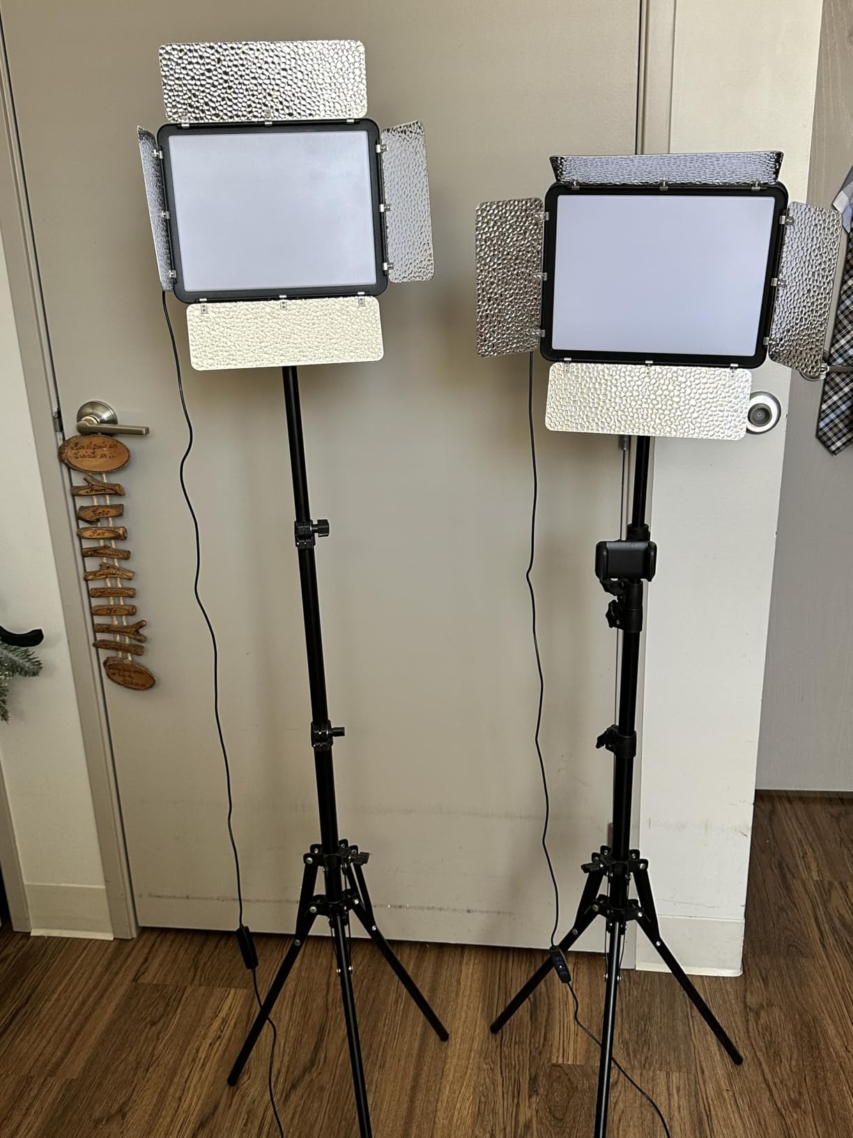 EMART 2-Pack LED Video Light Kit with Phone Holder & Barndoor | 2800-7000K Dimmable Studio Lights, 73'' Streaming Light for Video Recording, YouTube, Vlog, Photography, Content, Podcast customer photo 2