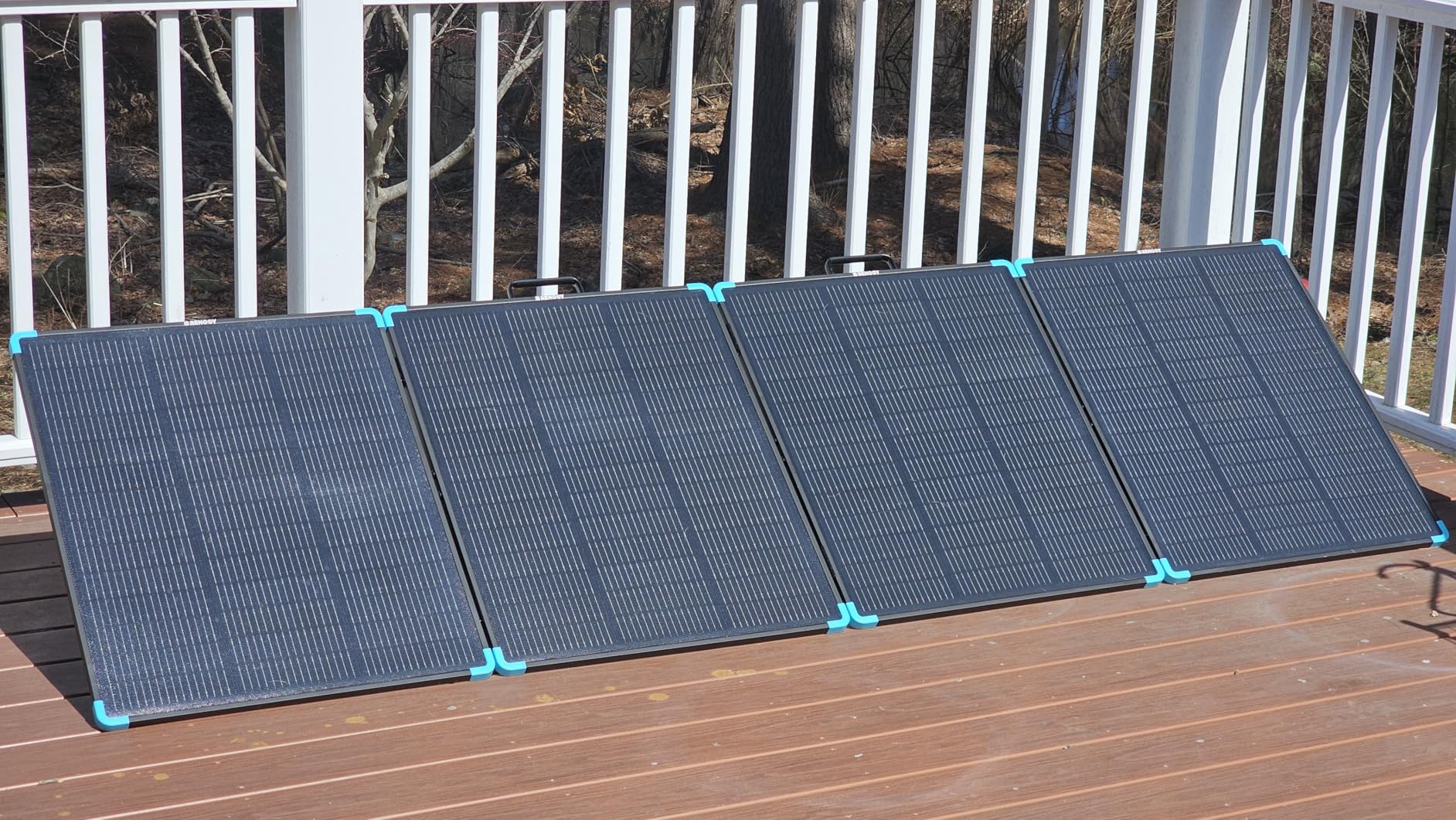 Renogy 300W Portable Solar Panel Suitcase, 25% High Efficiency N-Type Foldable Solar Charger for Power Station, Durable for Decades, 17% Lighter with Kickstands, for RV Camping Off-Grid Blackouts customer photo 2