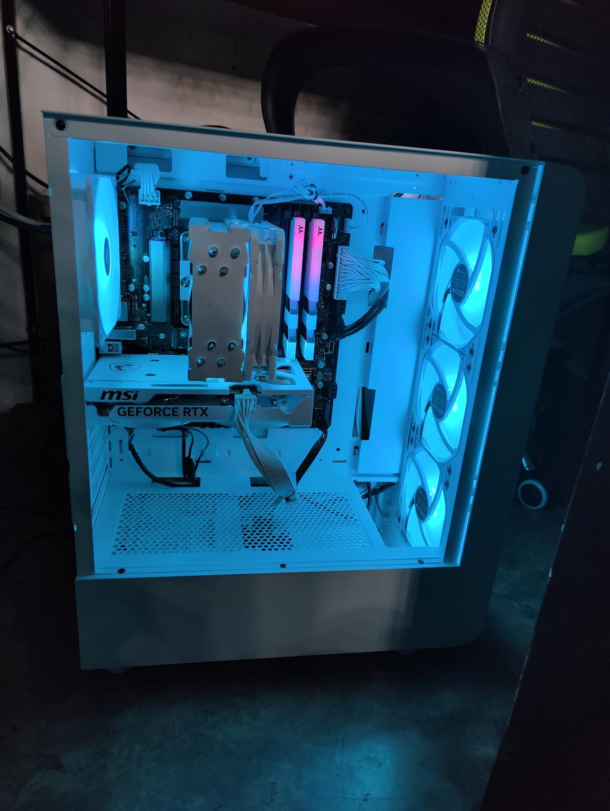 Thermaltake LCGS Quartz i1460 Gaming Desktop (Intel Core i5-14400F, ToughRam DDR4 3600Mhz 16GB RGB Memory, NVIDIA GeForce RTX 5060, 1TB NVMe M.2, WiFi, Windows 11) S2QT-B760-560-LCS customer photo 1