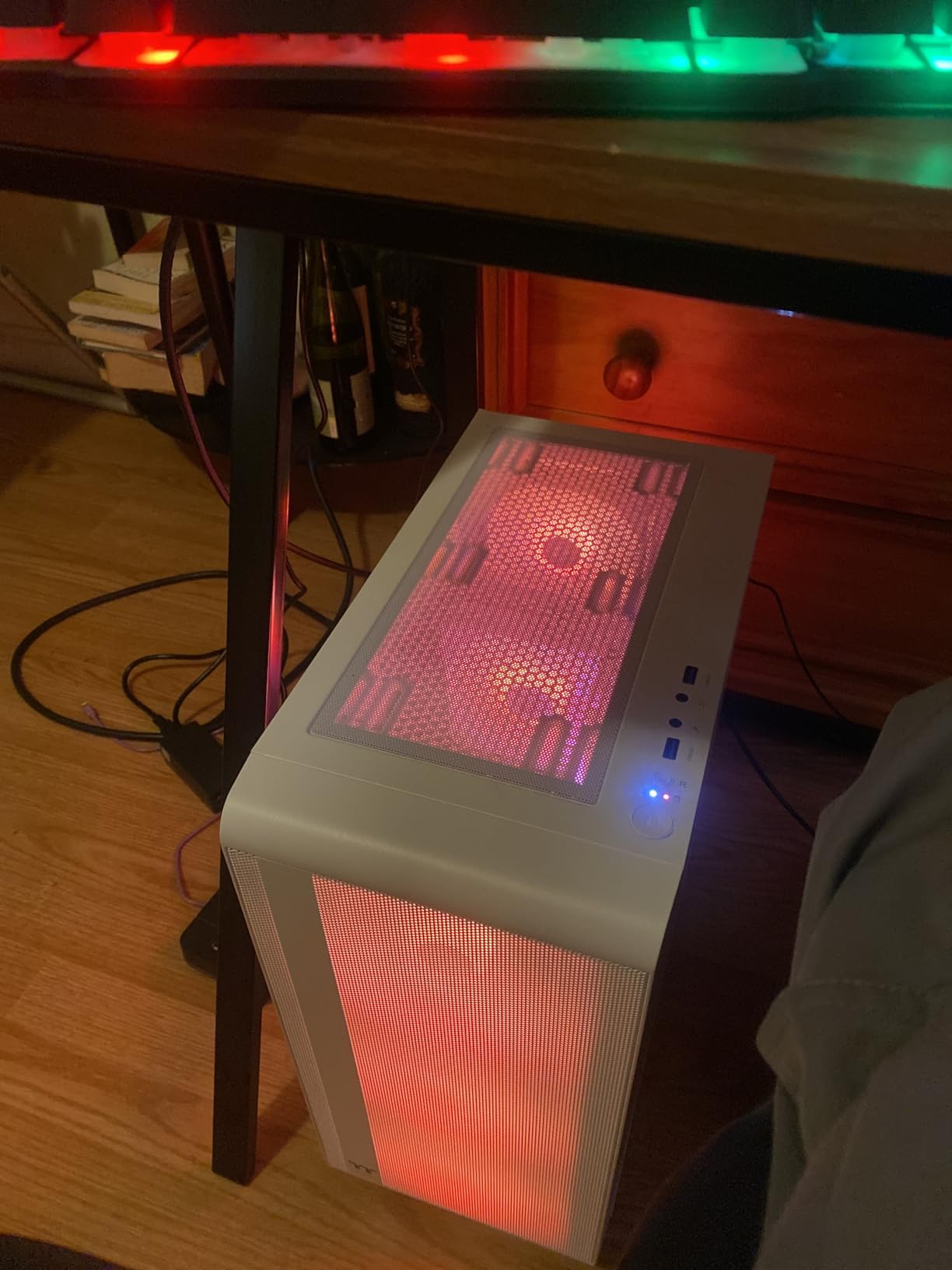 Thermaltake LCGS Quartz i1460 Gaming Desktop (Intel Core i5-14400F, ToughRam DDR4 3600Mhz 16GB RGB Memory, NVIDIA GeForce RTX 5060, 1TB NVMe M.2, WiFi, Windows 11) S2QT-B760-560-LCS customer photo 2