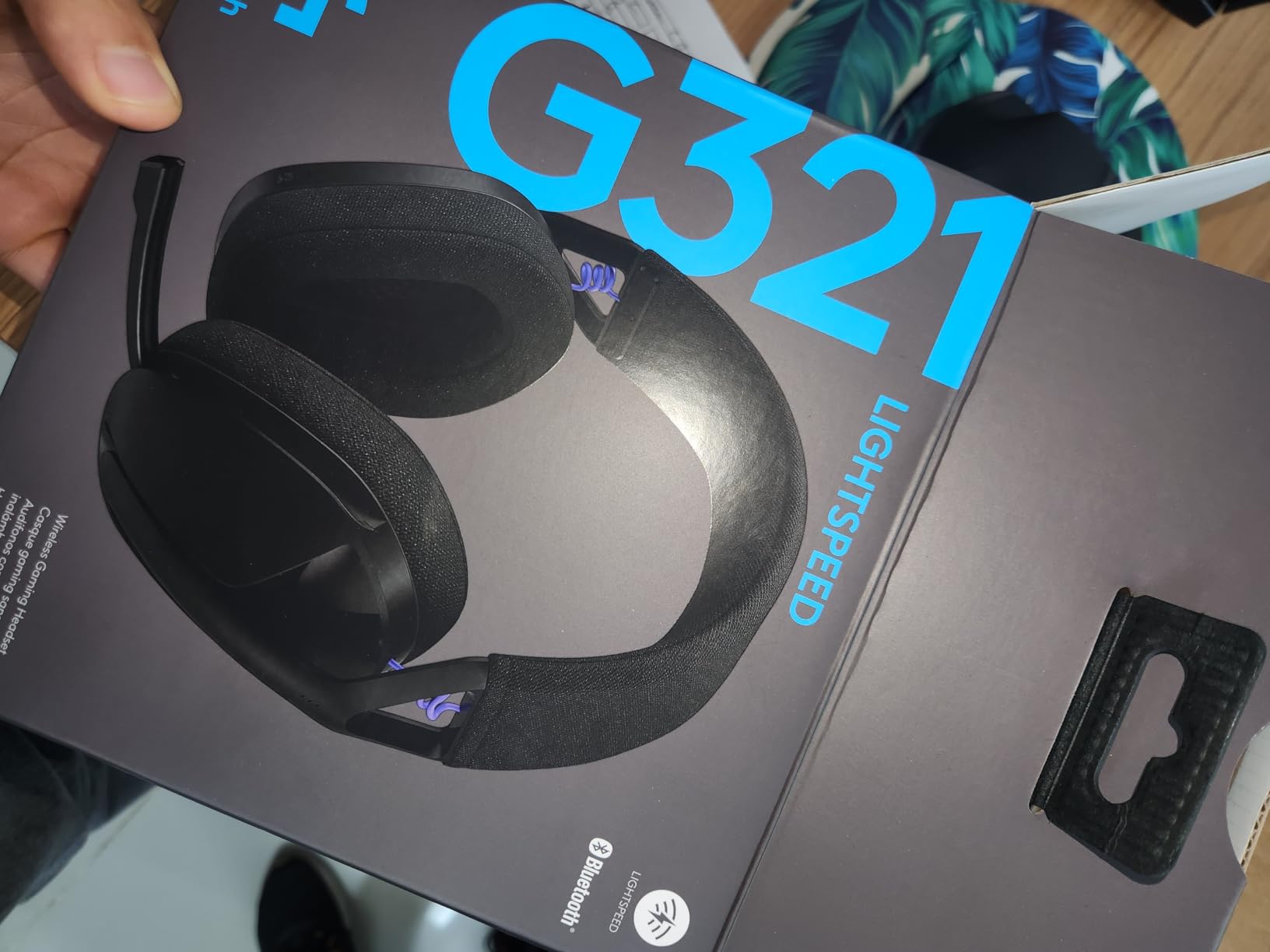 Logitech G321 Lightspeed Wireless Bluetooth Gaming Headset, Dynamic Comfort and fit, 16 kHz Boom mic, 20+ hrs Battery, PC, PS4, PS5, Nintendo Switch, Mobile - Black customer photo 2