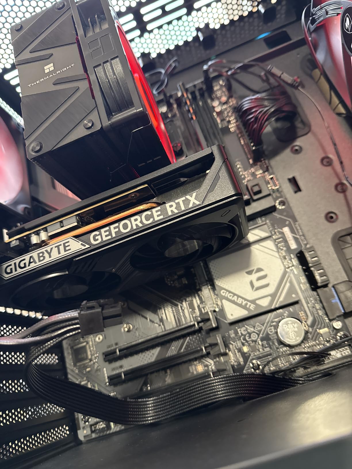 GIGABYTE GeForce RTX 5050 WINDFORCE OC 8G Graphics Card, 8GB 128-bit GDDR6, PCIe 5.0, WINDFORCE Cooling System, GV-N5050WF2OC-8GD customer photo 1