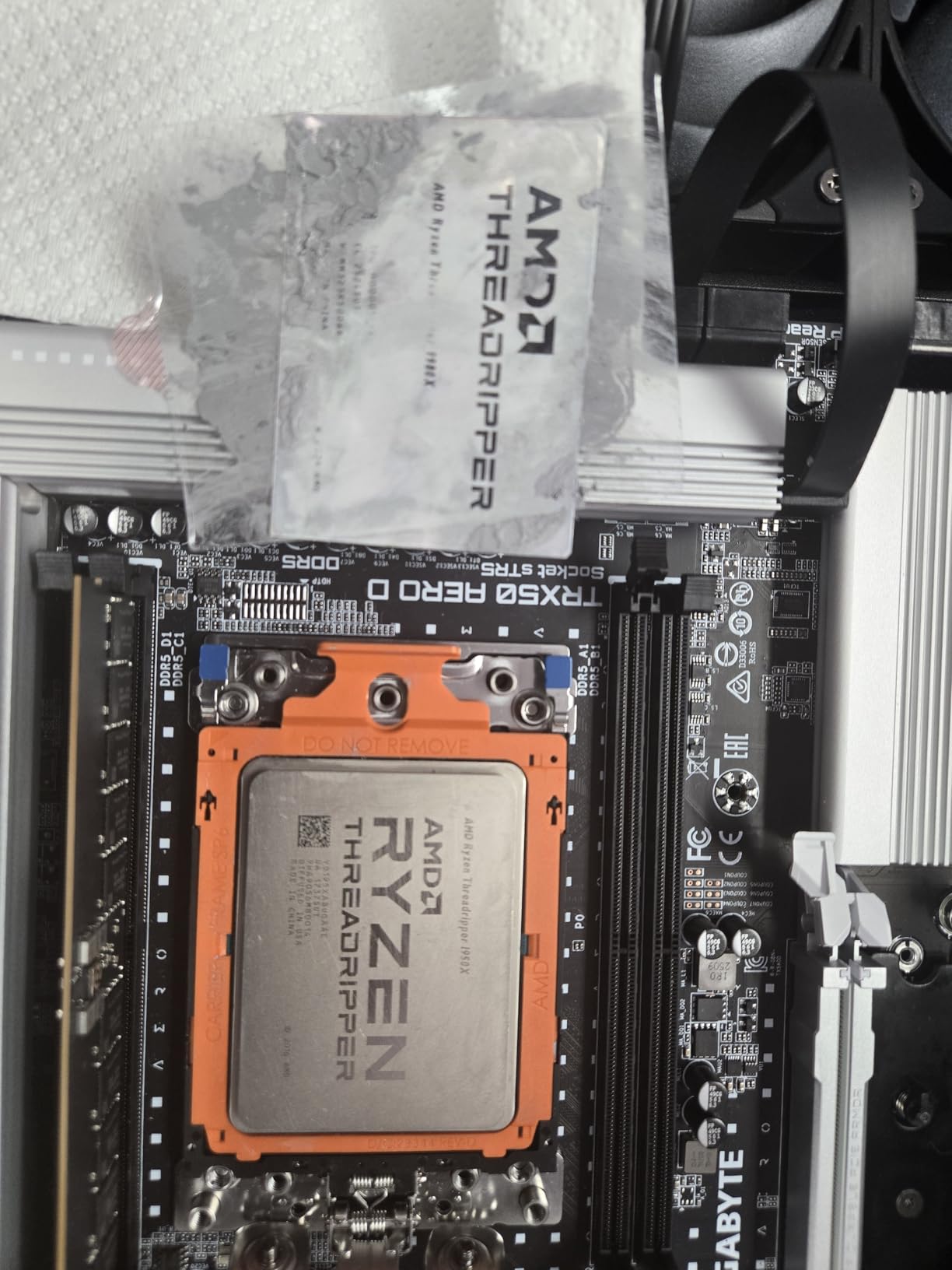 AMD Ryzen Threadripper 9980X customer photo 2