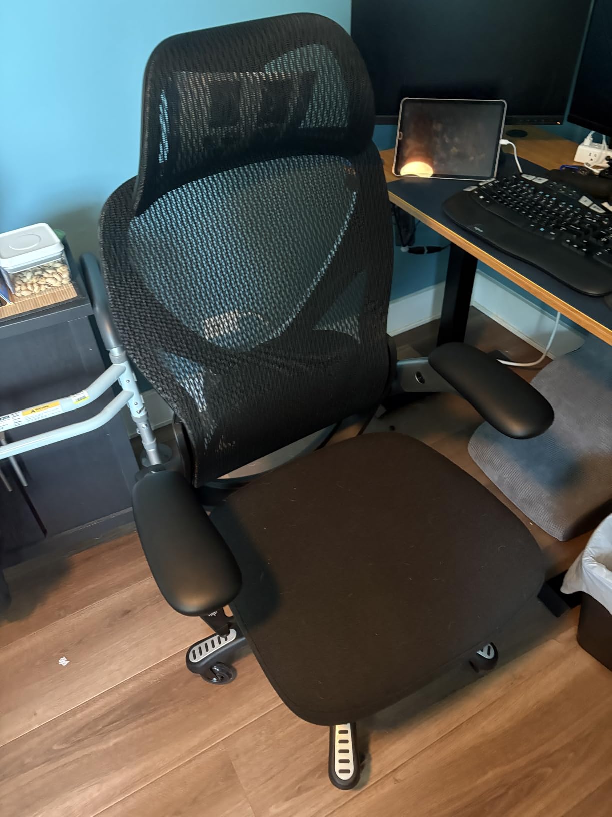GABRYLLY Ergonomic Office Chair with Footrest, 135-Degree Reclining Desk Chair with Adjustable Lumbar Support, 3D Armrest, Headrest & Large Steel Base, 300LBS Heavy Duty Mesh Chair customer photo 1