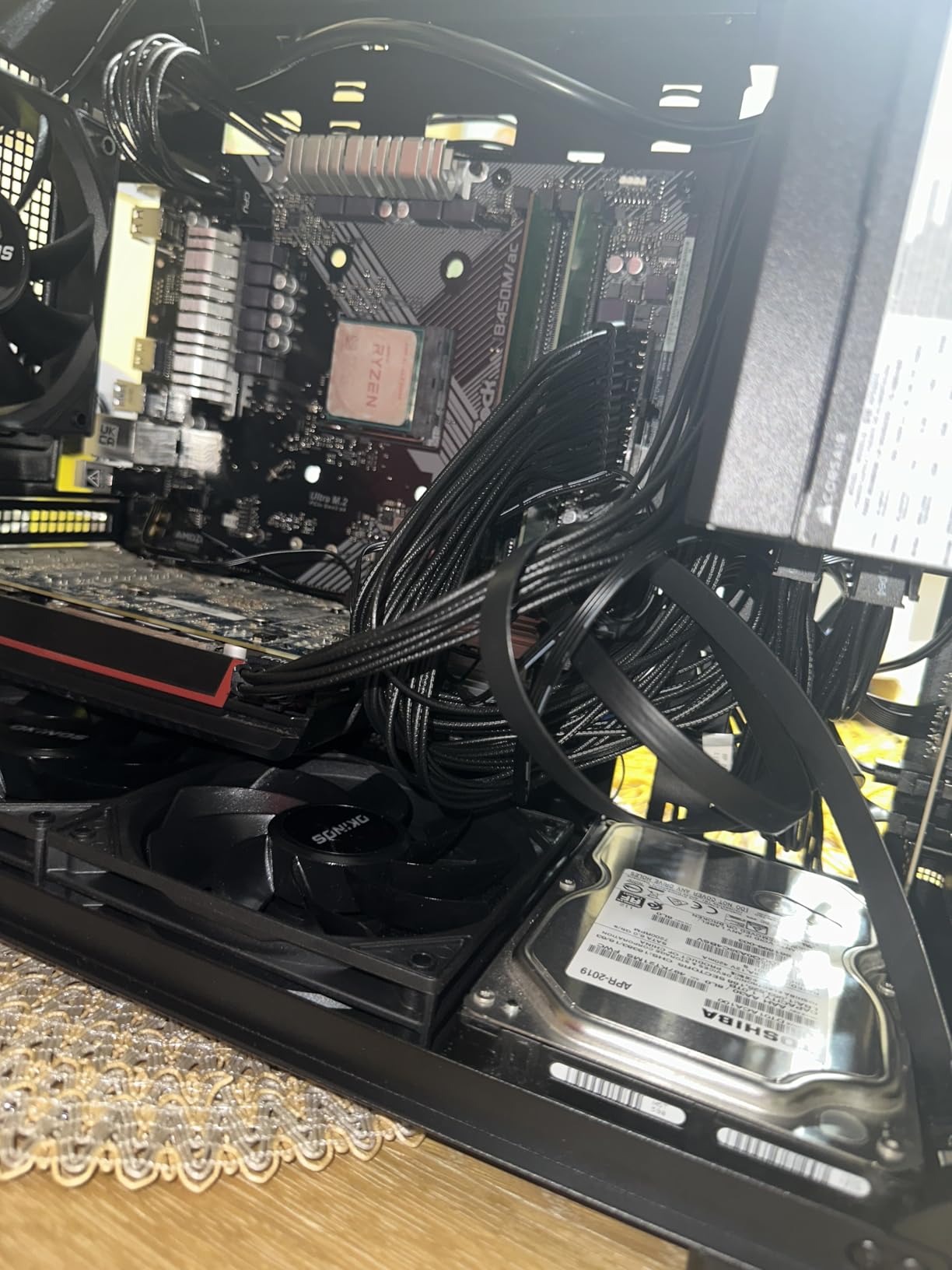 CORSAIR RM750e ATX 3.1 PCIe 5.1 Ready Fully Modular 750W Power Supply – 12V-2x6 Cable Included, Cybenetics Gold Efficiency, 105°C-Rated Capacitors, Modern Standby Mode – Black customer photo 1