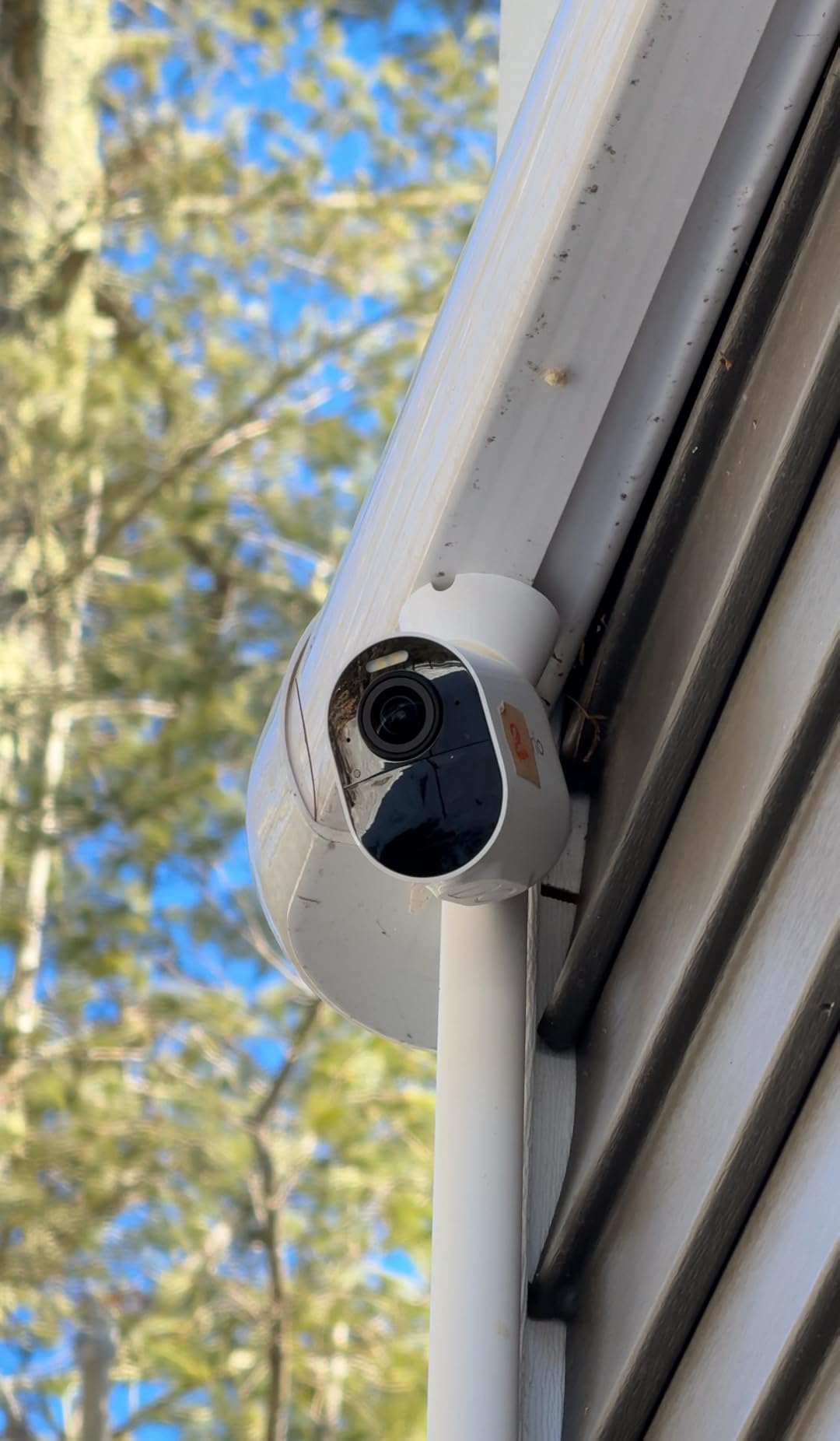 Arlo Ultra Security Camera 4K HDR (3rd Gen, 2025 Release) + SmartHub, Battery Power, Emergency Response, AI Captions, 1-Month Trial of Secure Plan, 180 Field of View, 4 Cam, White, Indoor/Outdoor customer photo 1