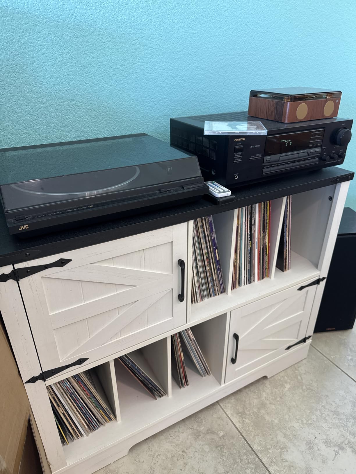 Joaxswe Large Record Player Stand with Vinyl Storage Up to 450 Albums, 39 Inch Farmhouse Wood Green Vinyl Records Storage Cabinet with Barn Doors, Mid-Century Accent Turntable Stand customer photo 1