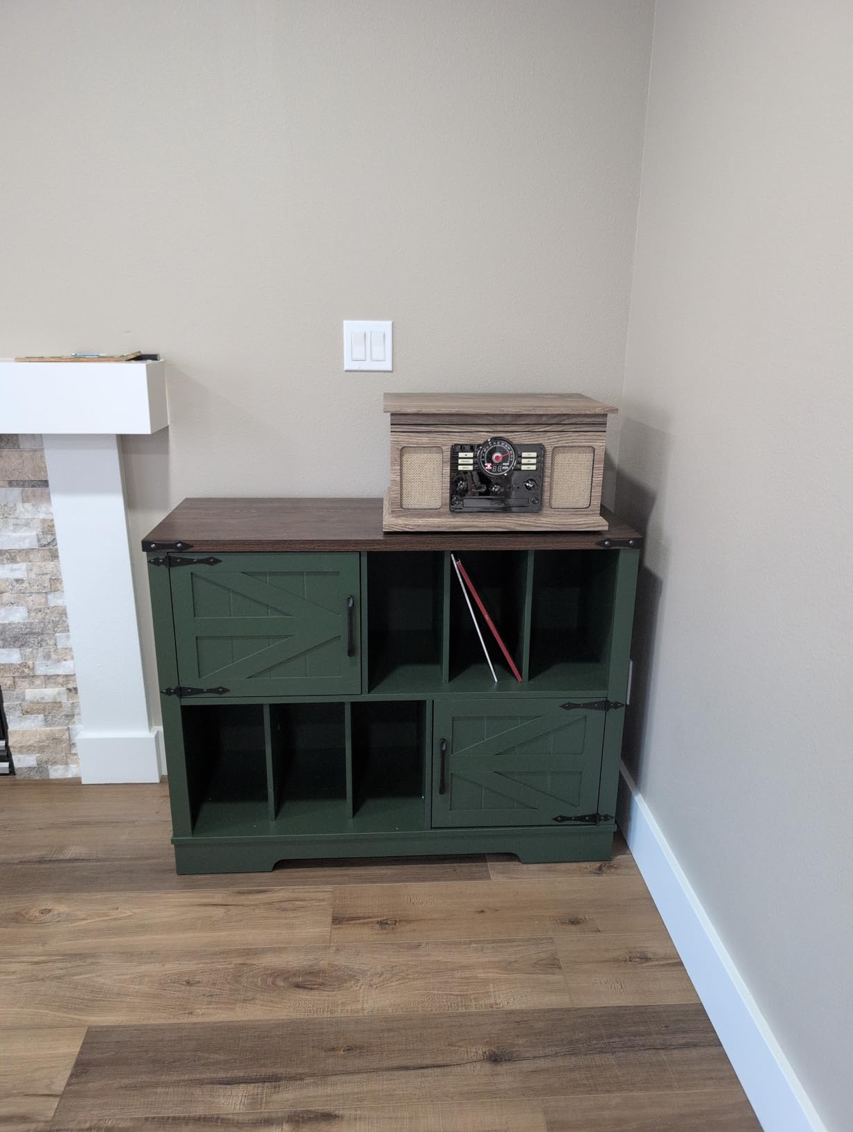 Joaxswe Large Record Player Stand with Vinyl Storage Up to 450 Albums, 39 Inch Farmhouse Wood Green Vinyl Records Storage Cabinet with Barn Doors, Mid-Century Accent Turntable Stand customer photo 2