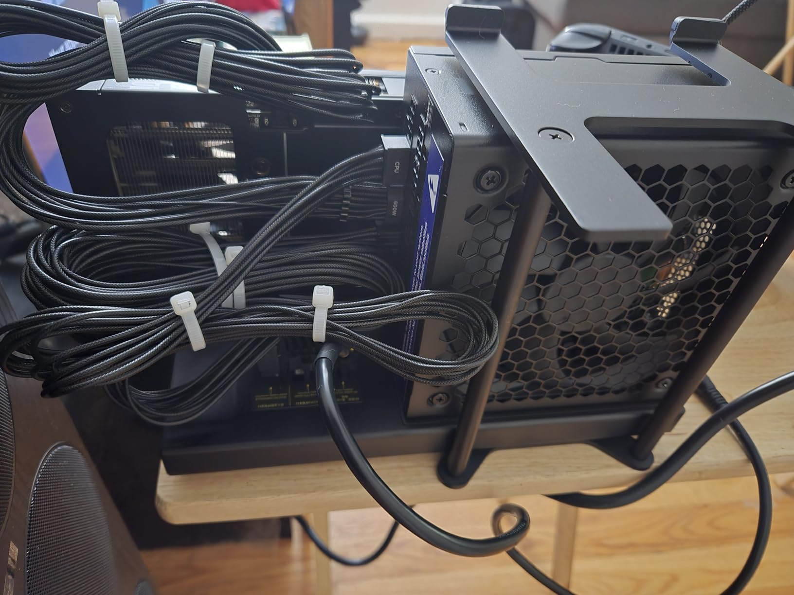 NZXT C1000 Gold Core - 1000W ATX 3.1 Power Supply - 80 Plus Gold - Cybenetics Platinum - Fully Modular - PCIe 5.1 600W 12V-2x6 - Zero RPM Fan - 105C Capacitors - Black customer photo 2