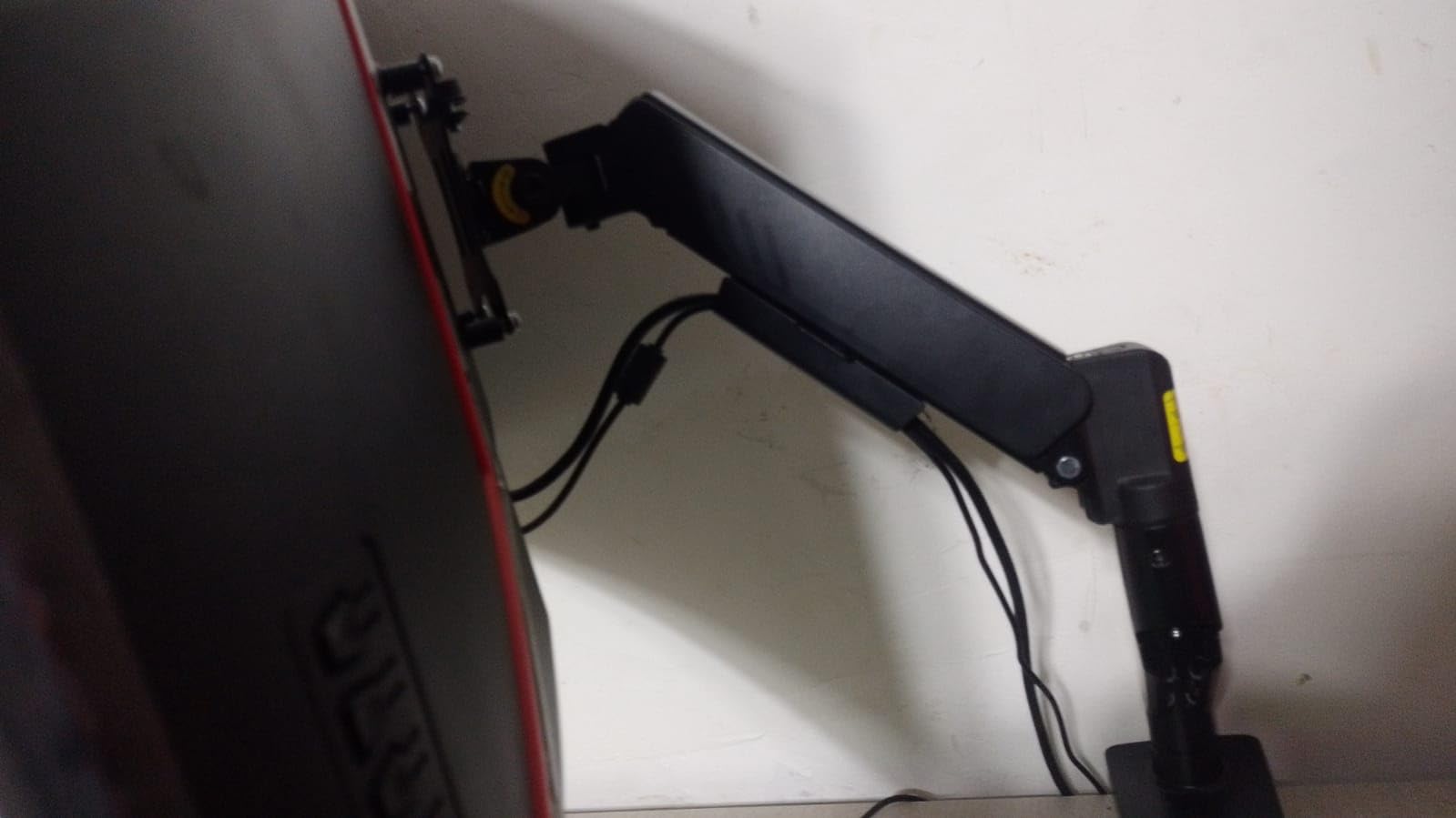 ErGear Single Monitor Arm, Fully Adjustable Monitor Mount for 13-34 Inch Screens, Fast Install Computer Monitor Stand with Tool-Free VESA Mount, Cable Management, Holds 19.8 lbs customer photo 2