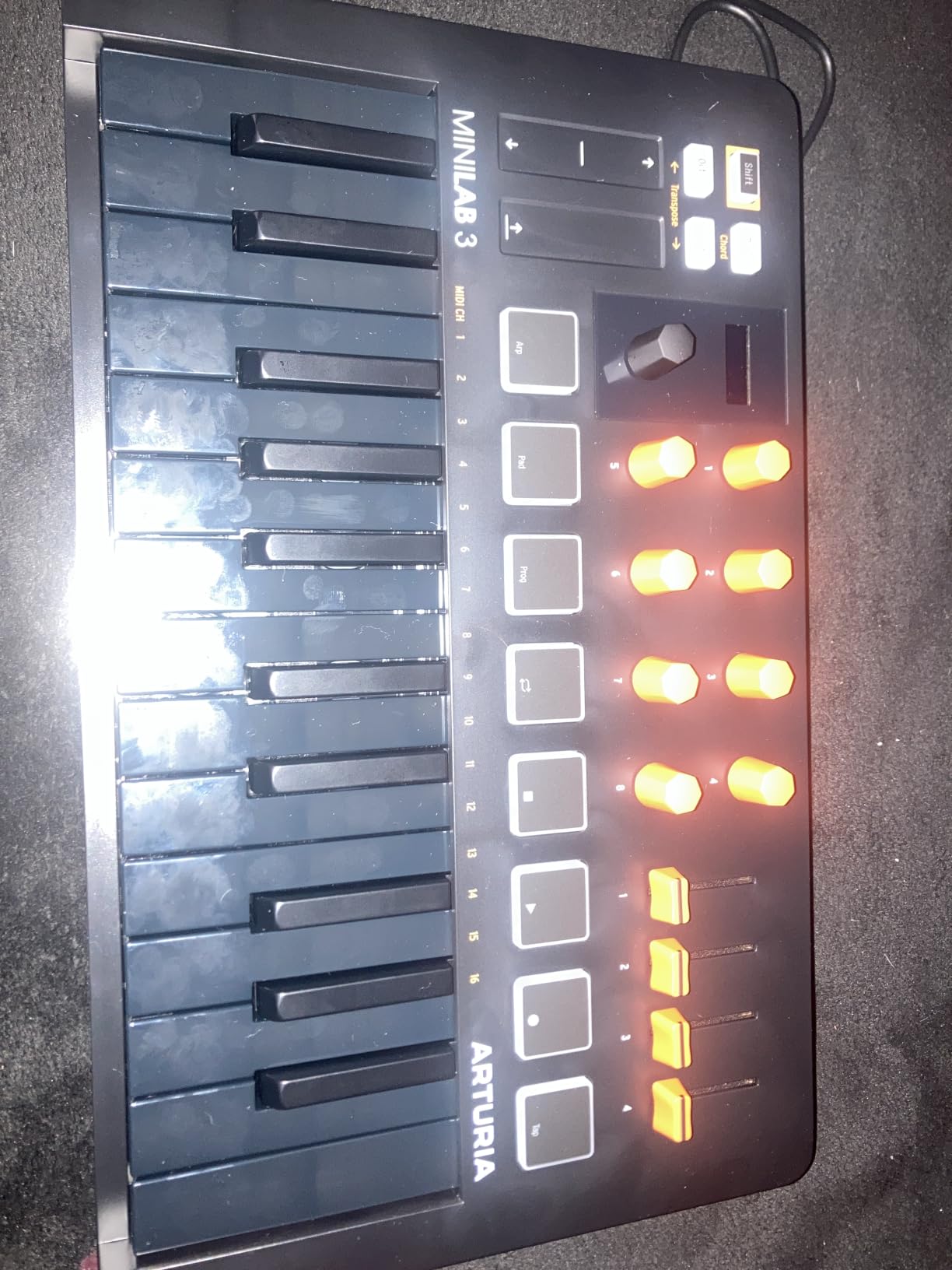 Arturia MiniLab 3 - 25 Key USB MIDI Keyboard Controller With 8 Multi-Color Drum Pads, 8 Knobs and Music Production Software Included customer photo 2