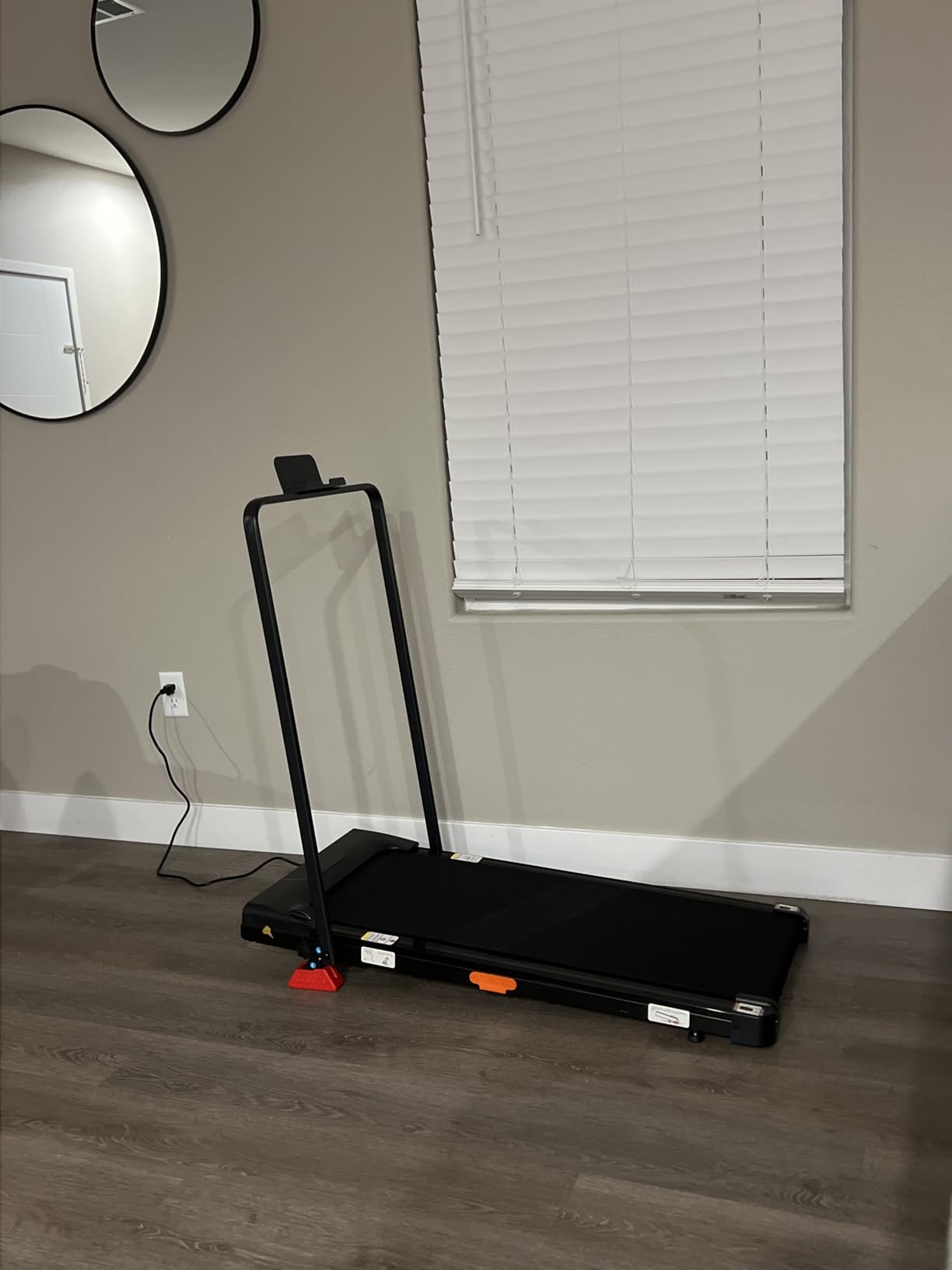 UMAY Fitness Treadmill with 0%/20% Auto/Manual Incline, Treadmills for Home Folding with Pulse Sensors, 300/350/400LBS Capacity, Max 4.0HP Quiet Brushless & 8.0/8.7/9.5MPH customer photo 1