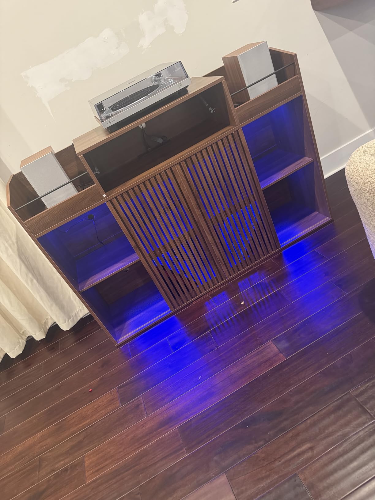 IRONCK Luxury Record Player Stand with Storage, Holds 1500+ Vinyl Records, Large Record Storage Cabinet with Sliding Doors & Charging Station & LED Light, Brown customer photo 1
