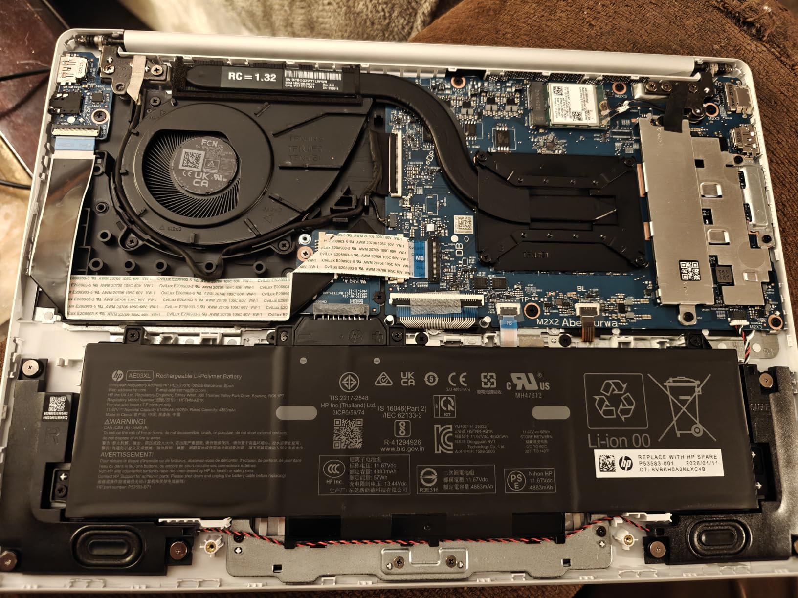 HP OmniBook 3 14 inch Next Gen AI PC, 2K Display, Snapdragon X X1-26-100, 16 GB RAM, 512 GB SSD, Qualcomm Adreno GPU, Windows 11 Home, Glacier Silver, 14-hz0099nr customer photo 1