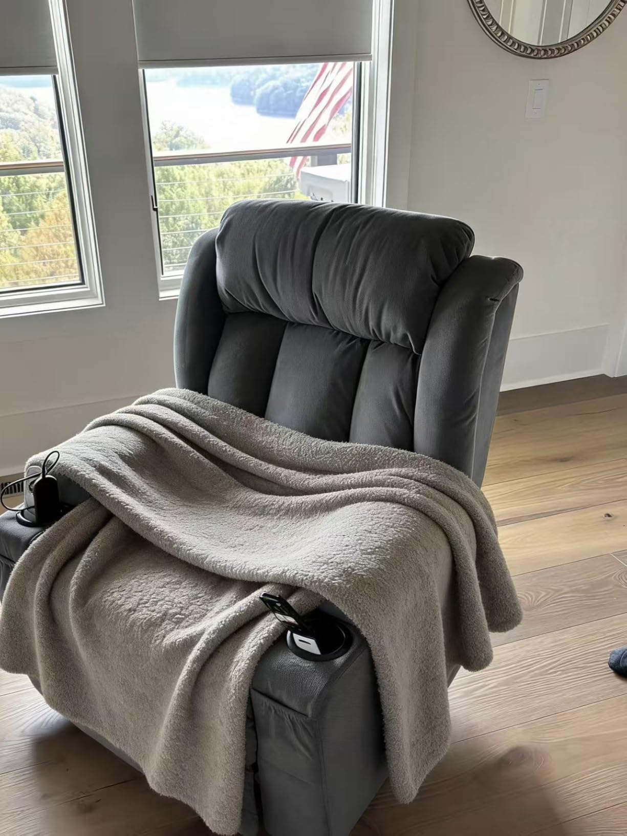 BOSMILLER Power Lift Recliner Chair with Massage and Heat for Elderly, Electric Recliner Single Sofa with Two Cup Holders, Extended Footrest, Side Pocket and USB Charge Port for Living Room customer photo 2